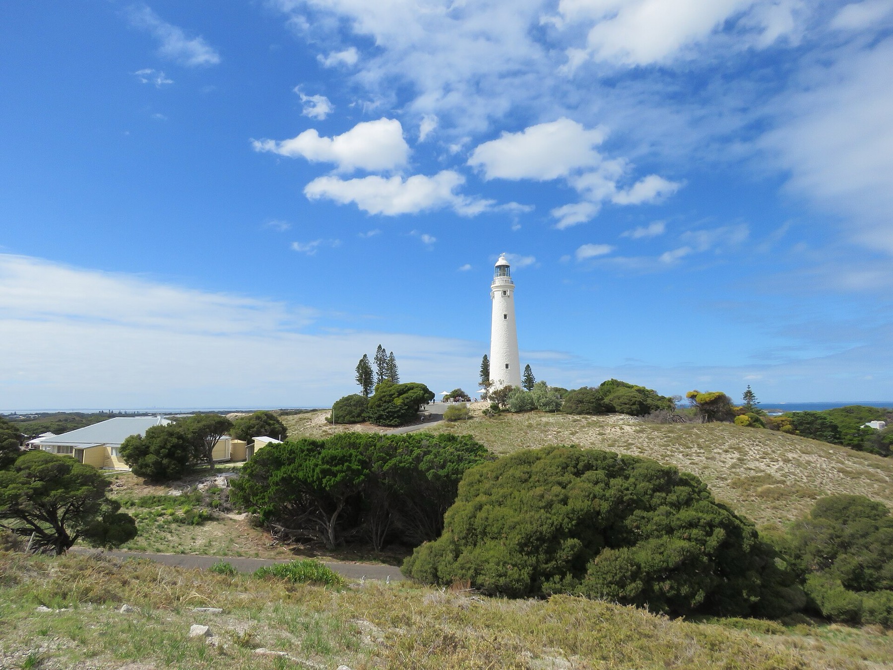 Rottnest Island, Austrálie: 12 tipů, co vidět – quokky a pláže 15 Maják Wadjemup