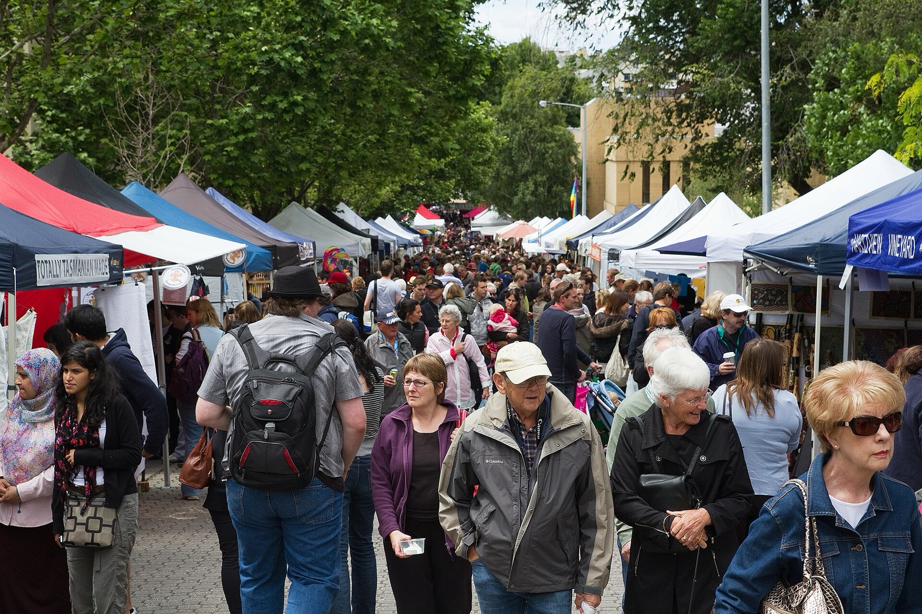 Tasmanie (Australie) : 20 lieux à voir + itinéraire pour 2026 2 Marché du samedi à Salamanca Place, à Hobart