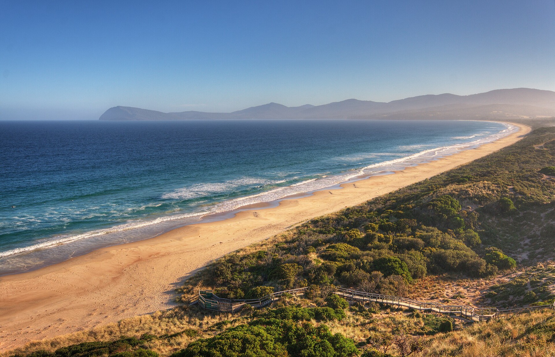 Tasmanie (Australie) : 20 lieux à voir + itinéraire pour 2026 9 La langue de sable The Neck sur Bruny Island
