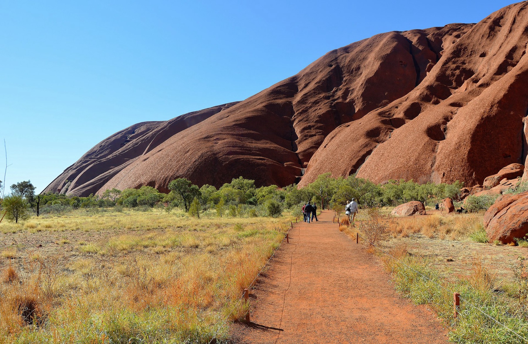 Uluru a Red Centre: 14 tipů na návštěvu rudého srdce v Austrálie 4 Skalní stěny na trase Mala Walk