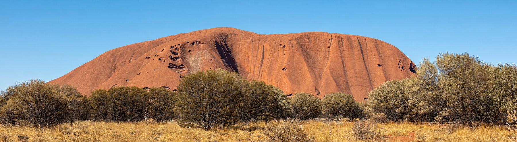 Uluru a Red Centre: 14 tipů na návštěvu rudého srdce v Austrálie 6 Uluru od jihu; příběhy skály vypráví kulturní centrum u jeho úpatí