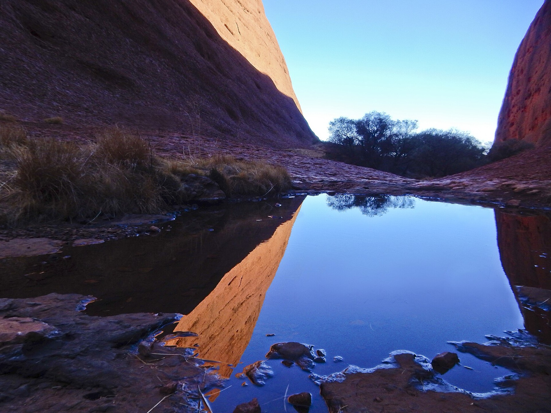 Uluru a Red Centre: 14 tipů na návštěvu rudého srdce v Austrálie 8 Soutěska Walpa Gorge v Kata Tjutě