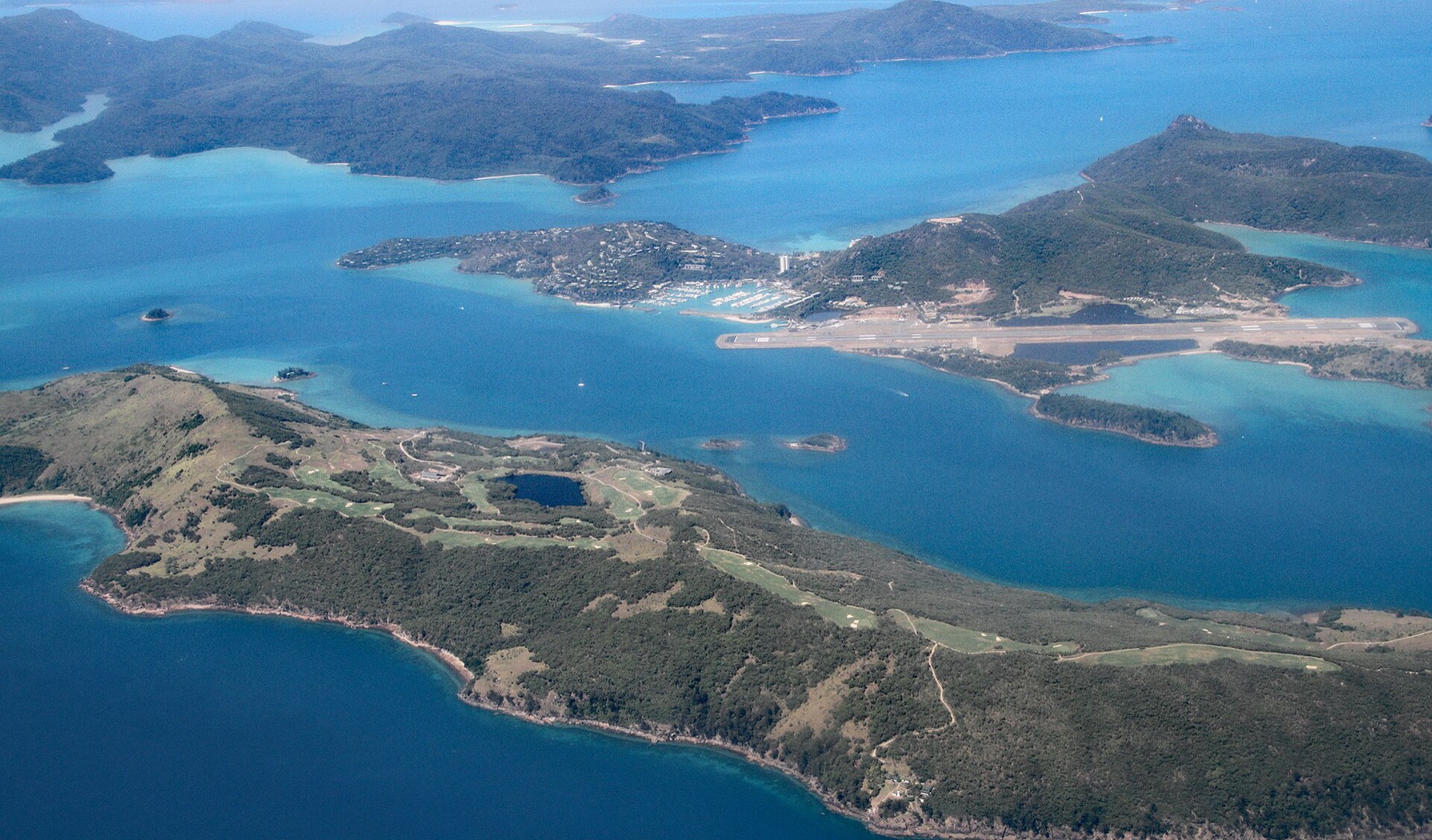 Whitsundays Australia nel 2026: 14 cose da sapere 3 Le isole dell'arcipelago delle Whitsundays a volo d'uccello