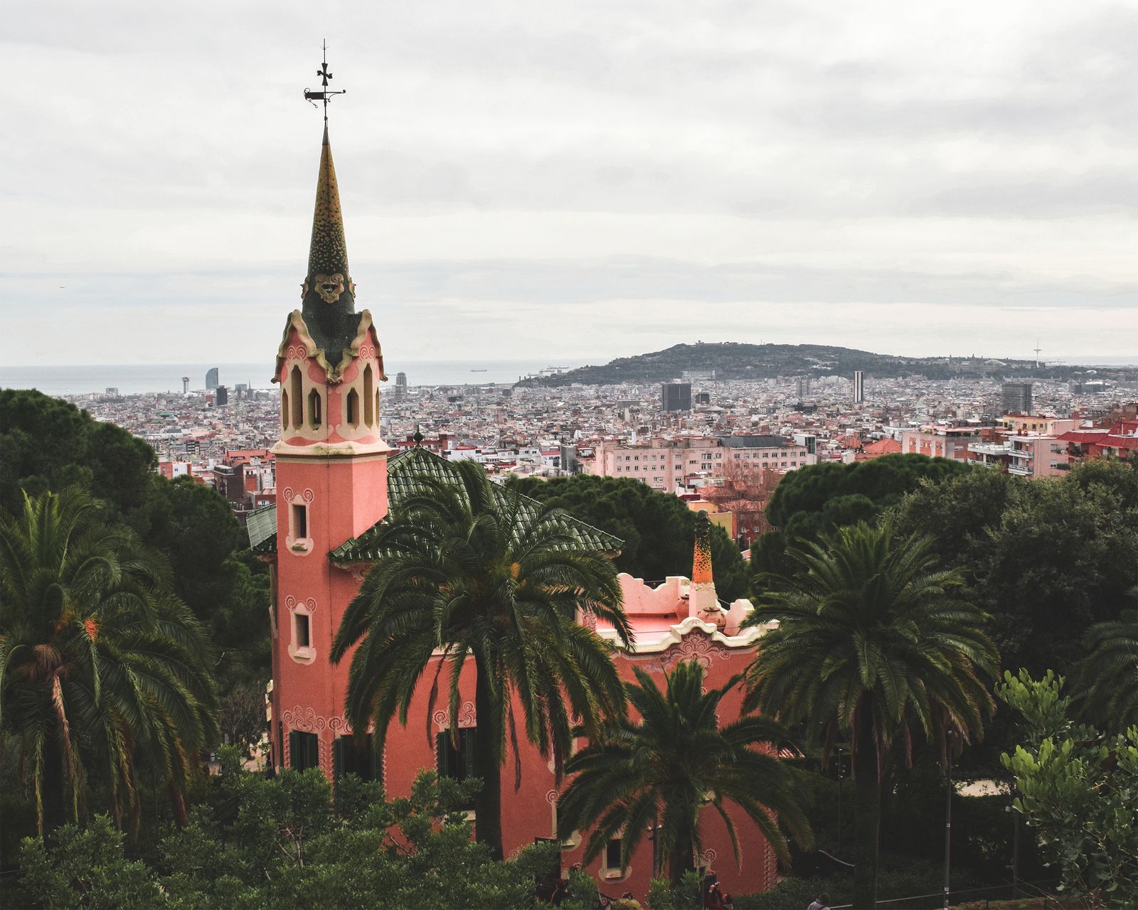 Barcelona za 3 dny: itinerář (+ varianty na 1, 2 a 5 dní) 12 Casa-Museu Gaudí mezi palmami v Park Güell