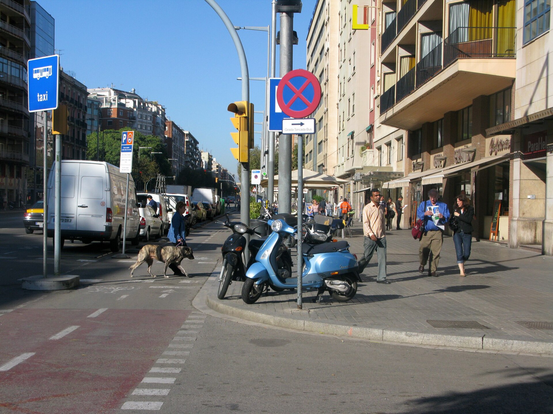 Hol lakj Barcelonában, Spanyolországban: 10 városrész és a „tengerparton olcsón" csapda 2026 6 Utca az El Raval városrészben Barcelonában
