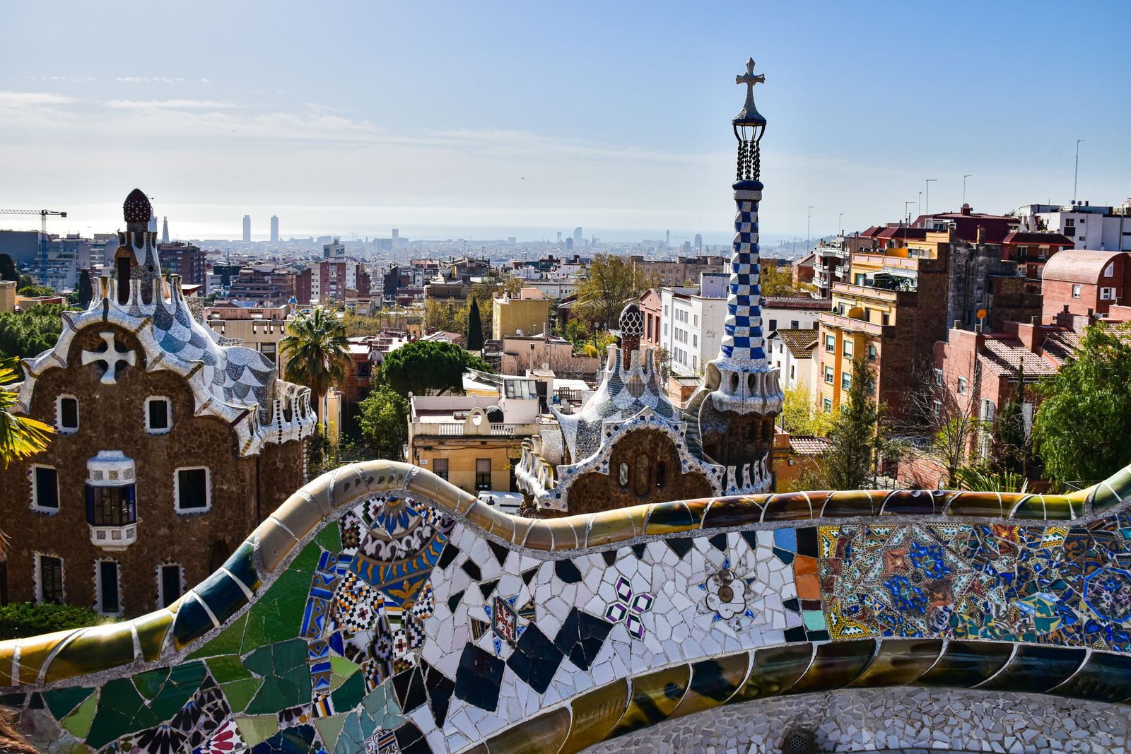 Barcelona za 3 dny: itinerář (+ varianty na 1, 2 a 5 dní) 14 Mozaiková lavice na terase Park Güell