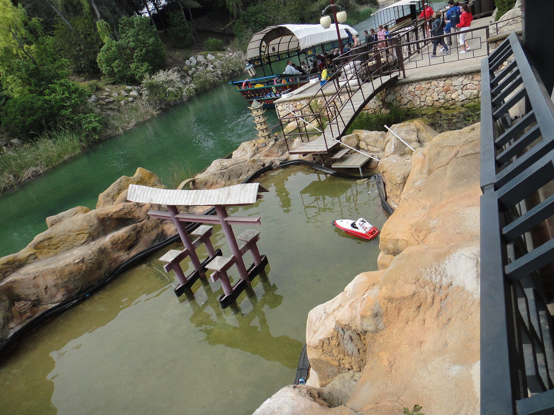 Barcelona mit Kindern: 12 Tipps für 2026 17 Wasserattraktion im Freizeitpark PortAventura