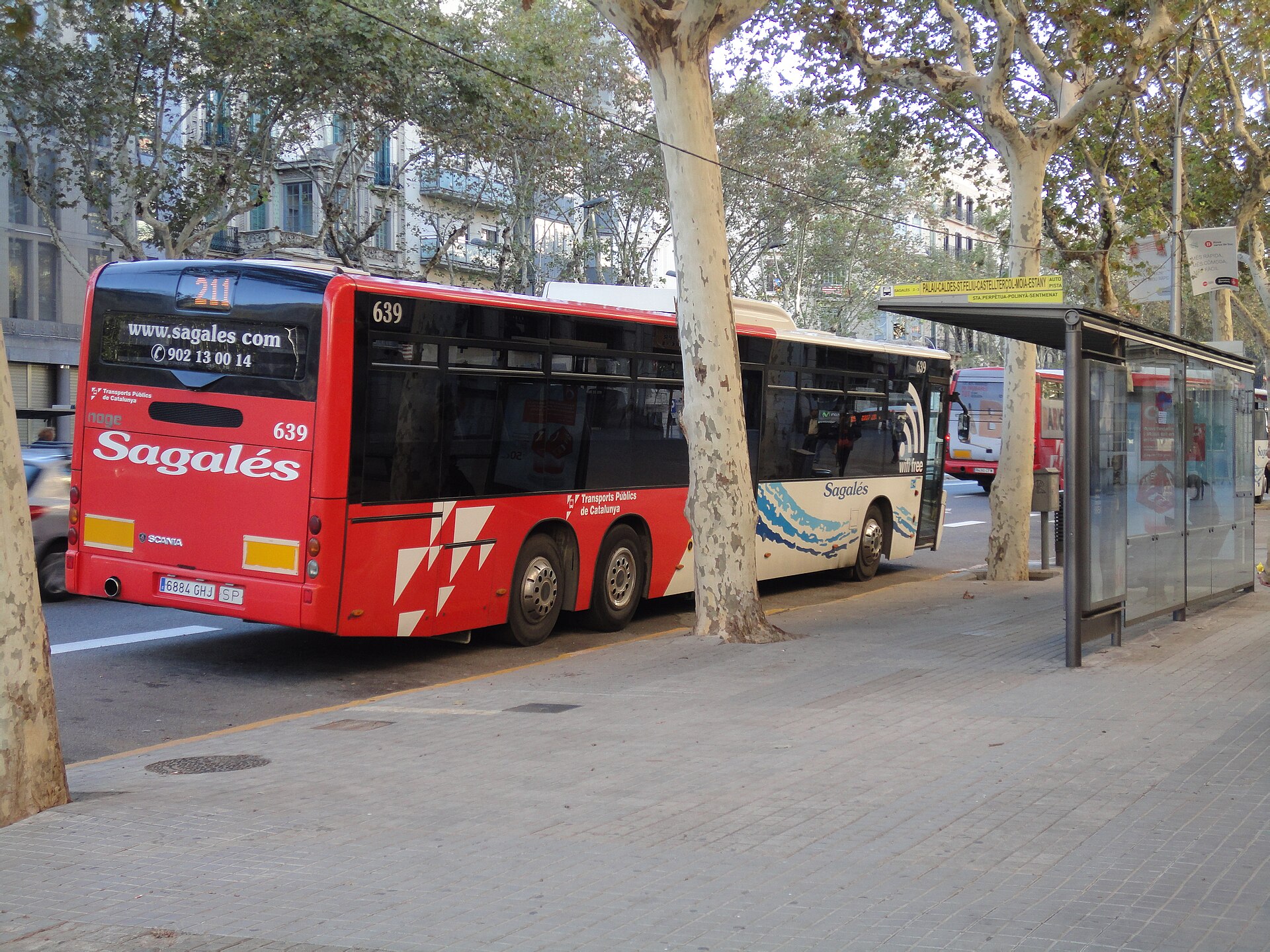 Meziměstský autobus Sagalés na zastávce