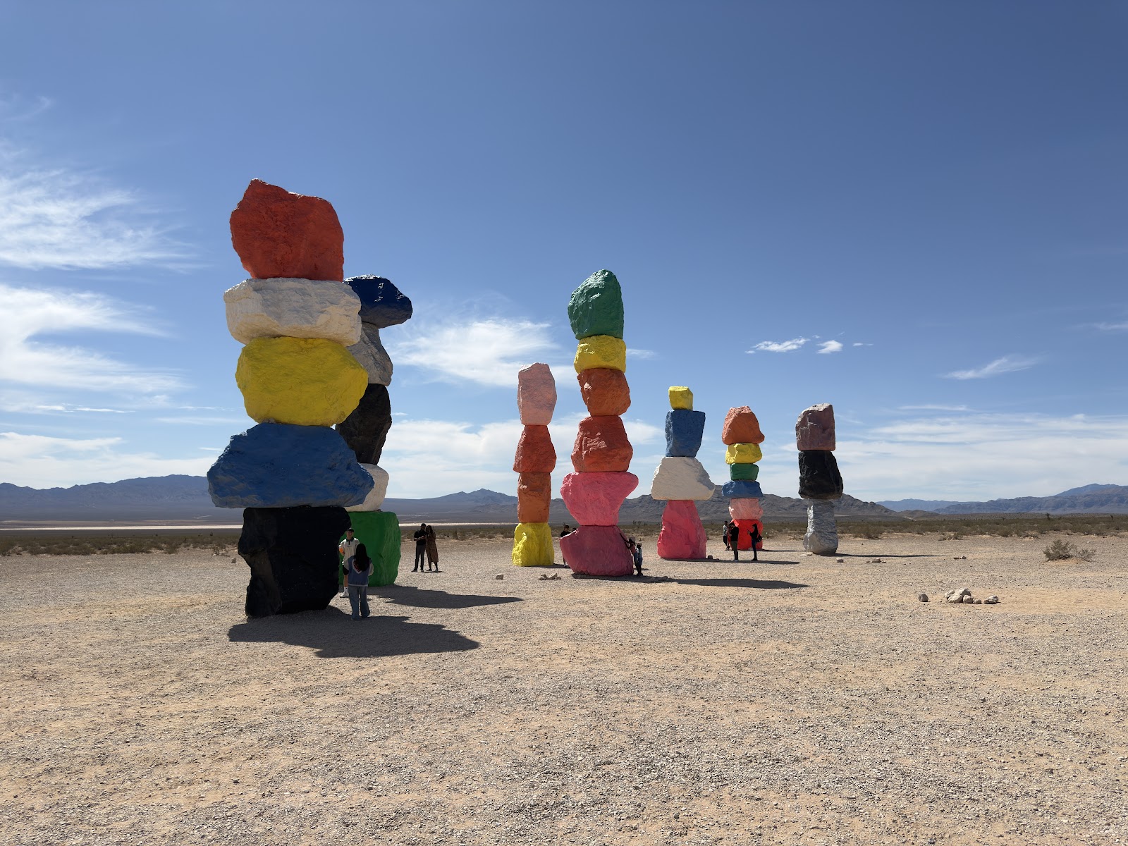 Las Vegas, USA: 29 tipp, mit láss a Stripen túl is 2026-ban 27 A Seven Magic Mountains színes totemei a sivatagban