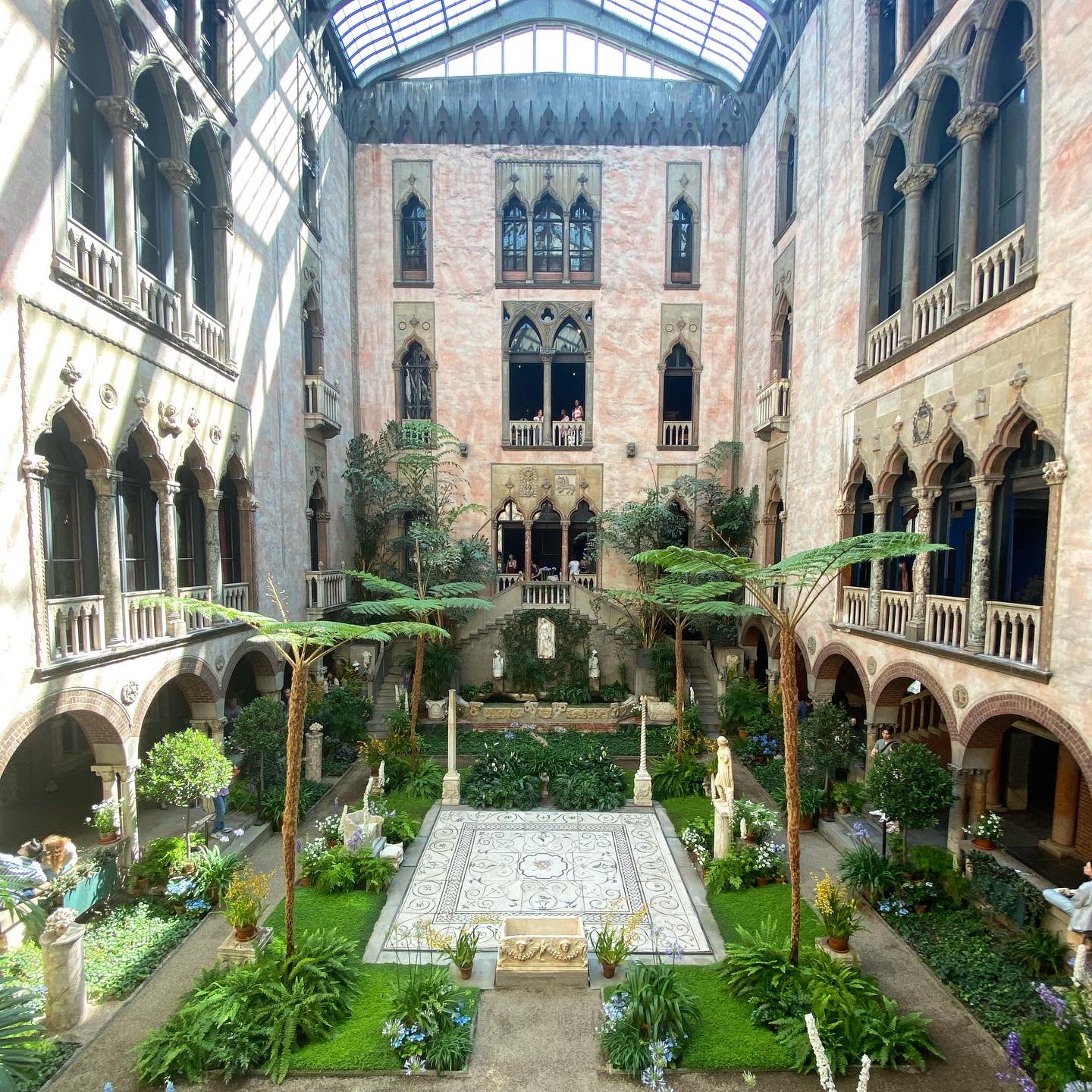 Boston, USA: 22 tipů, co vidět a dělat + Freedom Trail 19 Benátské nádvoří Isabella Stewart Gardner Museum