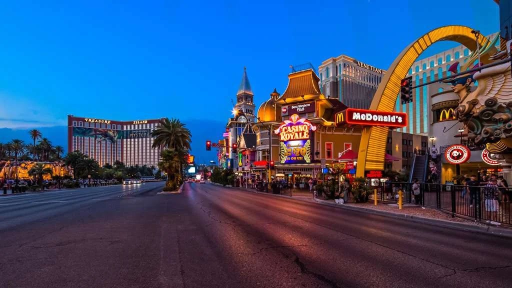 Dónde alojarse en Las Vegas: 22 hoteles y resorts en 2026 18 Hotel Best Western Plus Casino Royale – Center Strip