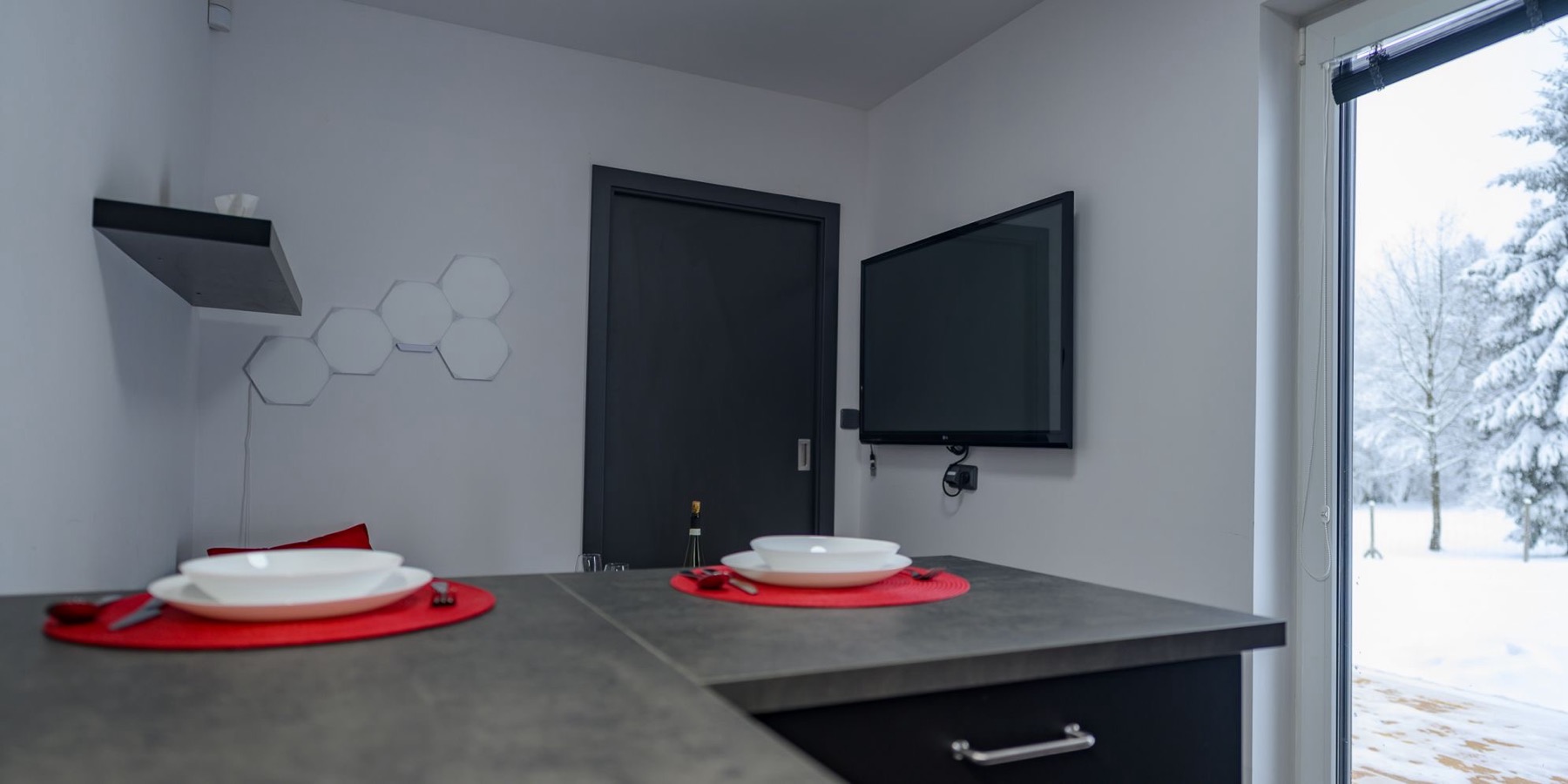 Glamping Tschechien: 34 beste Orte für 2026 34 Ausstattung des Glampings black well glamp