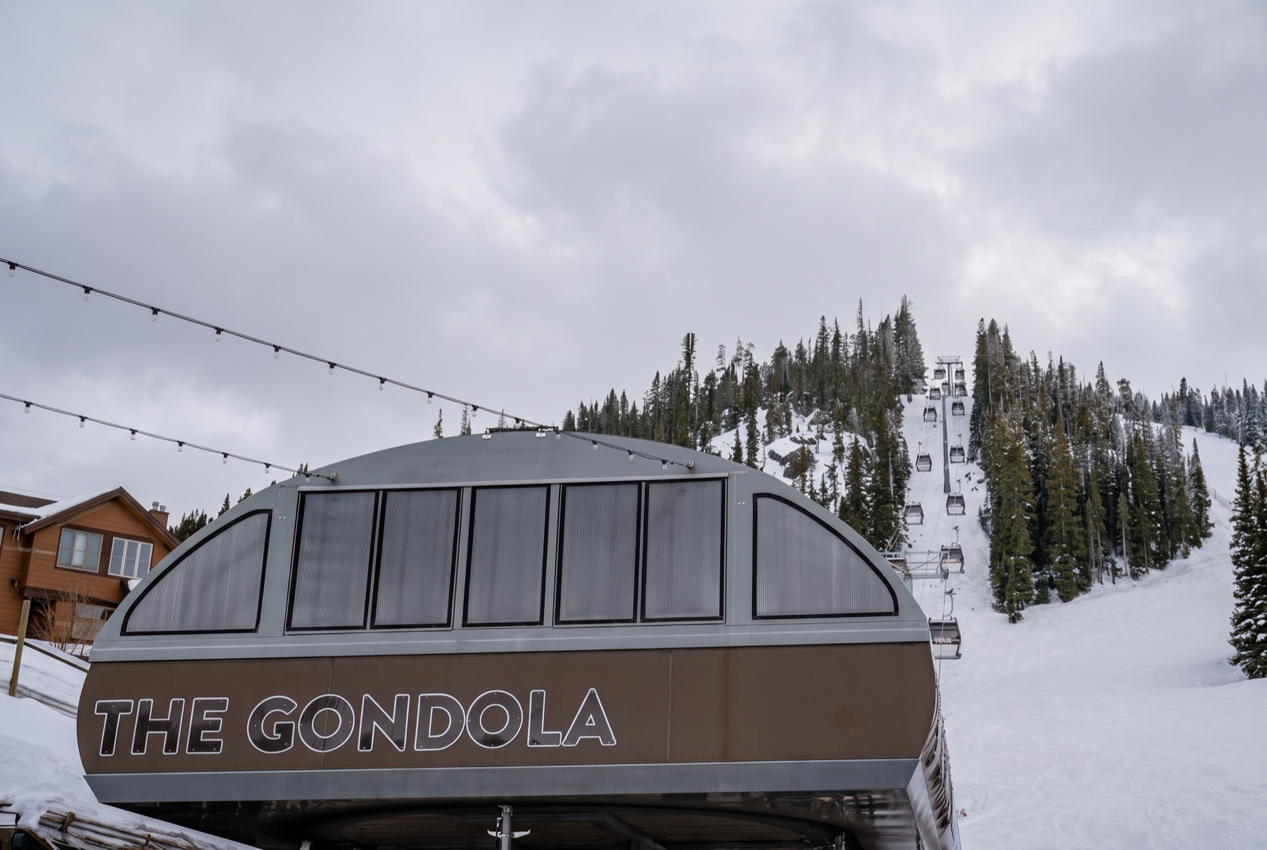 Skiing in Bulgaria in 2026: Bansko, Borovets, or Pamporovo? 5 Cable car station where skiers depart for the slopes