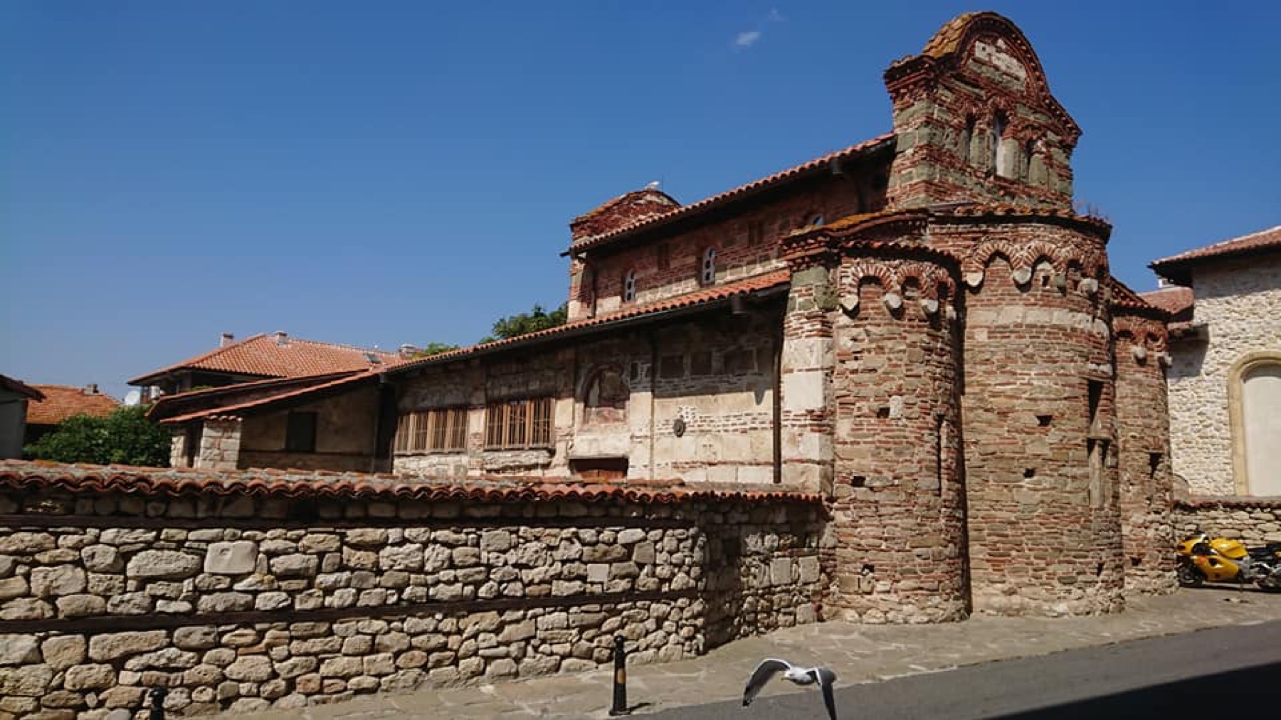 Nesebar, Bulharsko: 8 tipů, co vidět ve městě UNESCO + ceny a doprava 3 Kostel svatého Štěpána, jeden z pěti přístupných zevnitř