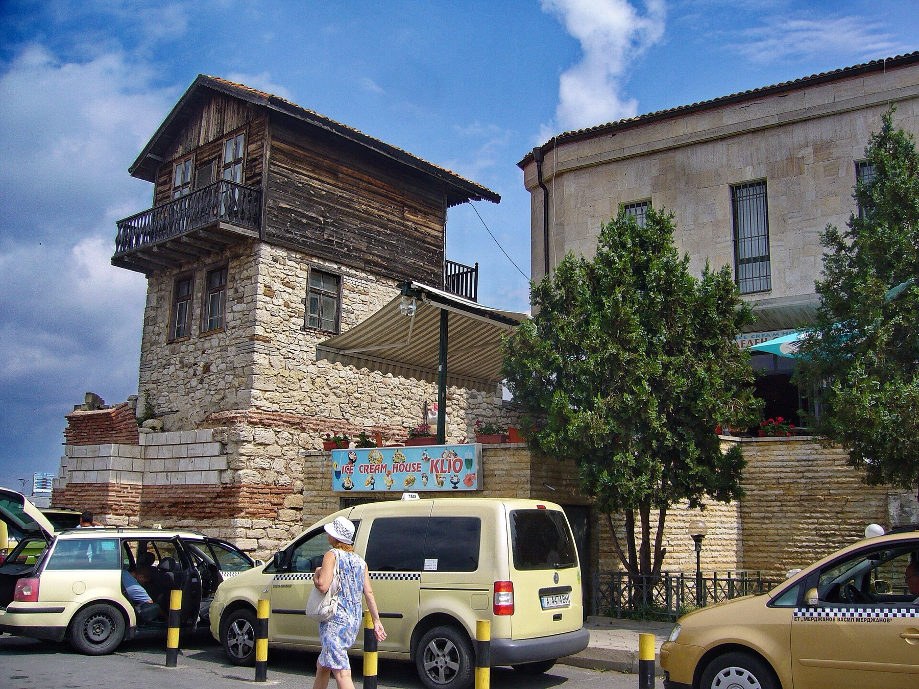 Nesebar, Bulharsko: 8 tipů, co vidět ve městě UNESCO + ceny a doprava 4 Ulice starého Nesebaru s dlažebními kostkami