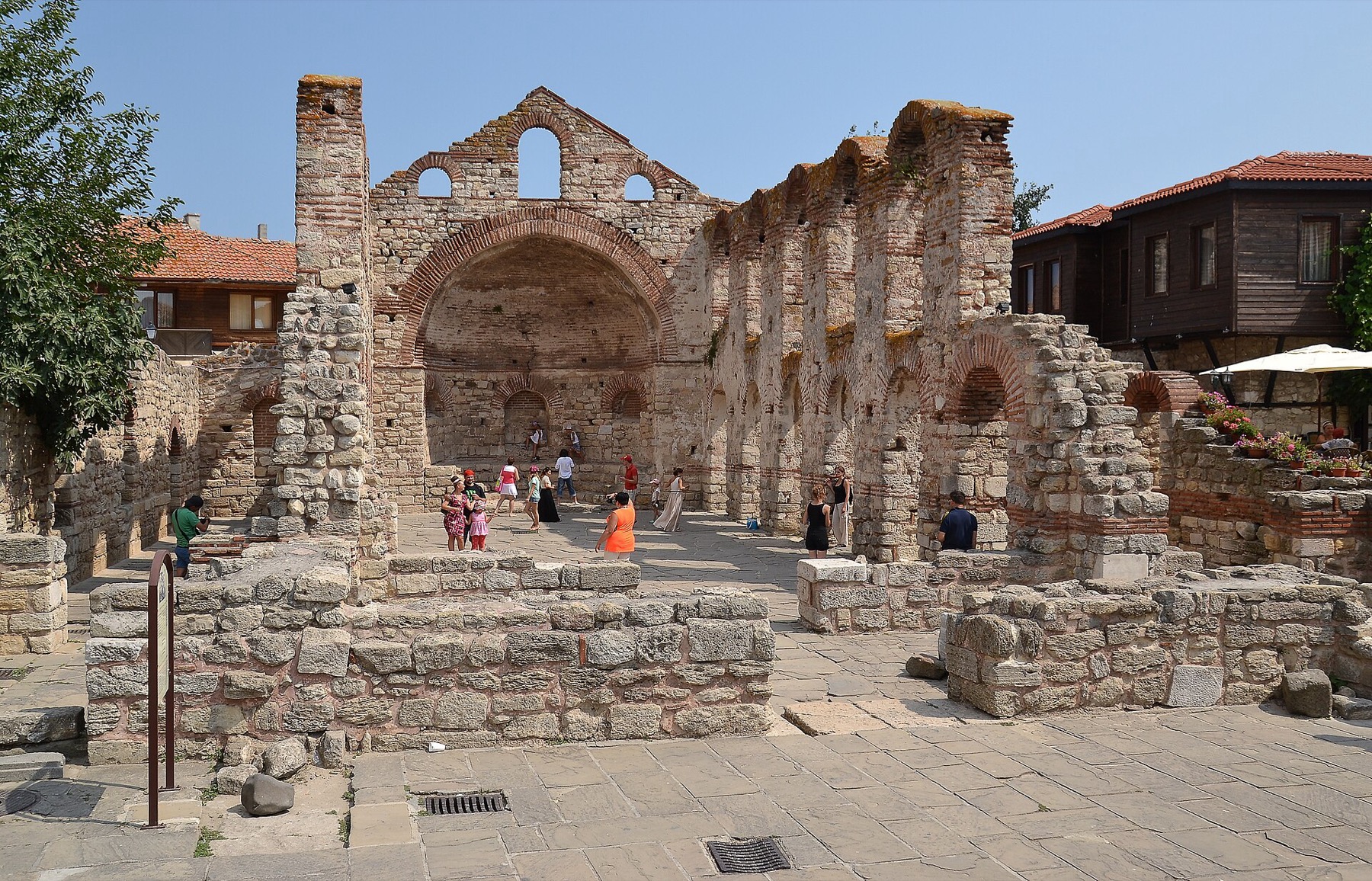 Nesebar, Bulharsko: 8 tipů, co vidět ve městě UNESCO + ceny a doprava 7 Středověké kostely nesebarského poloostrova