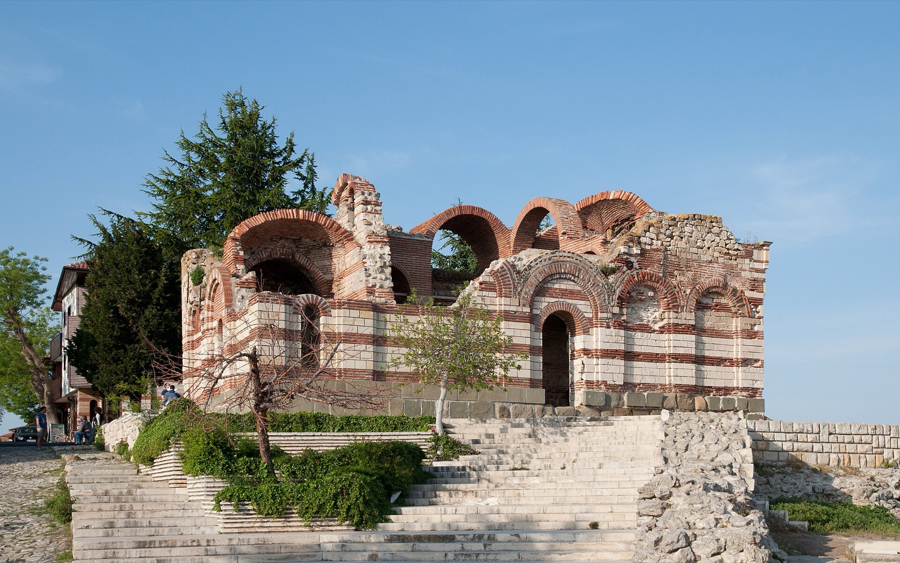 Nesebar, Bulharsko: 8 tipů, co vidět ve městě UNESCO + ceny a doprava 12 Kostel svatého Jana Aliturgeta nad přístavem