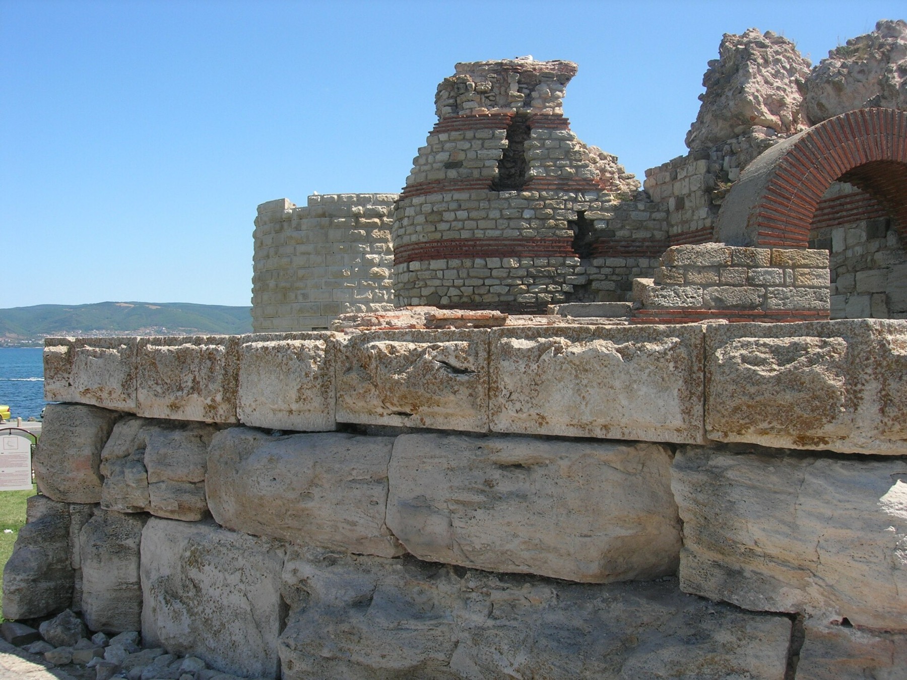 Nesebar, Bulharsko: 8 tipů, co vidět ve městě UNESCO + ceny a doprava 16 Hradby a historické jádro Nesebaru