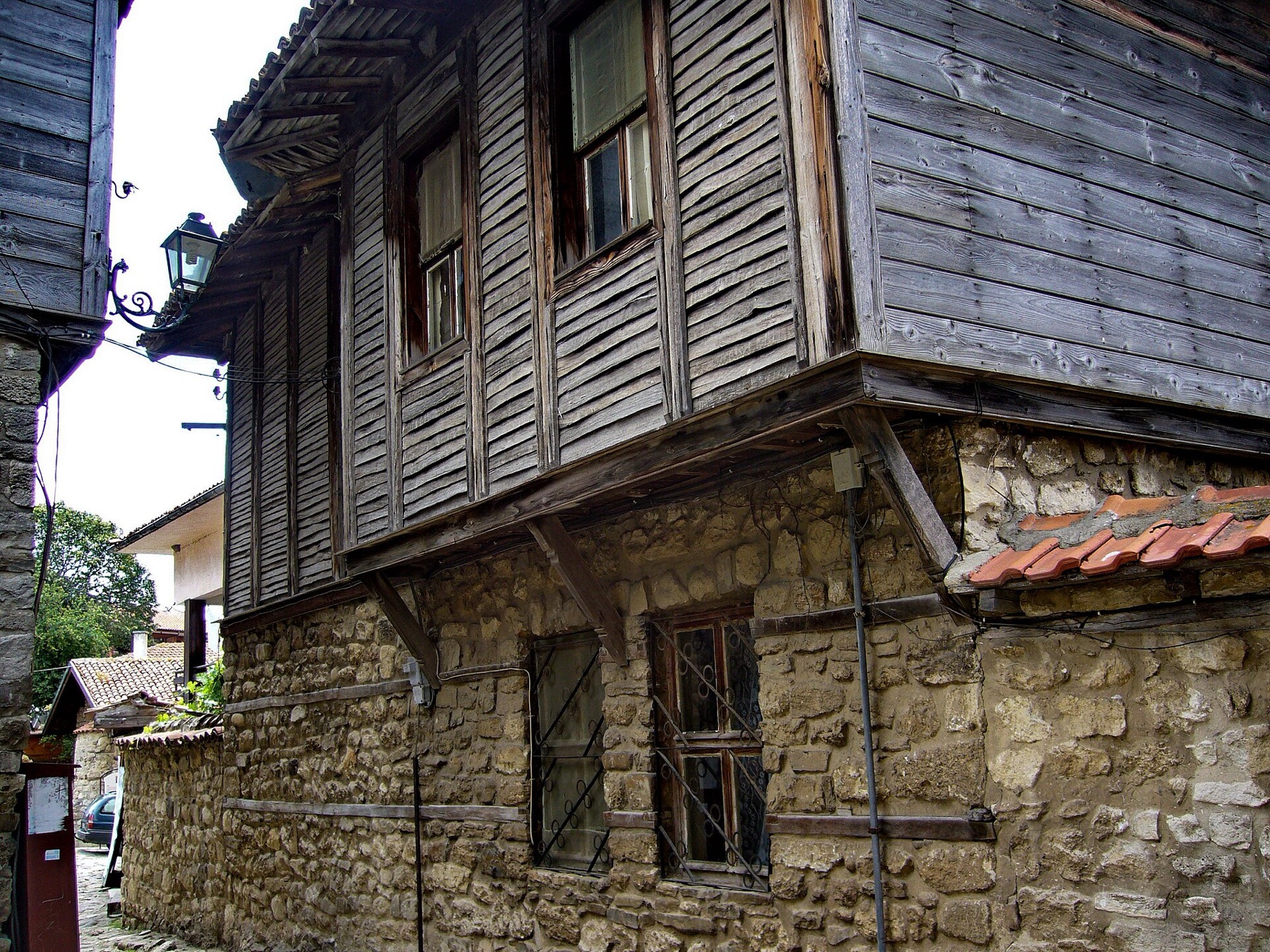 Nesebar, Bulharsko: 8 tipů, co vidět ve městě UNESCO + ceny a doprava 20 Nesebarský obrozenecký dům s dřevěným patrem