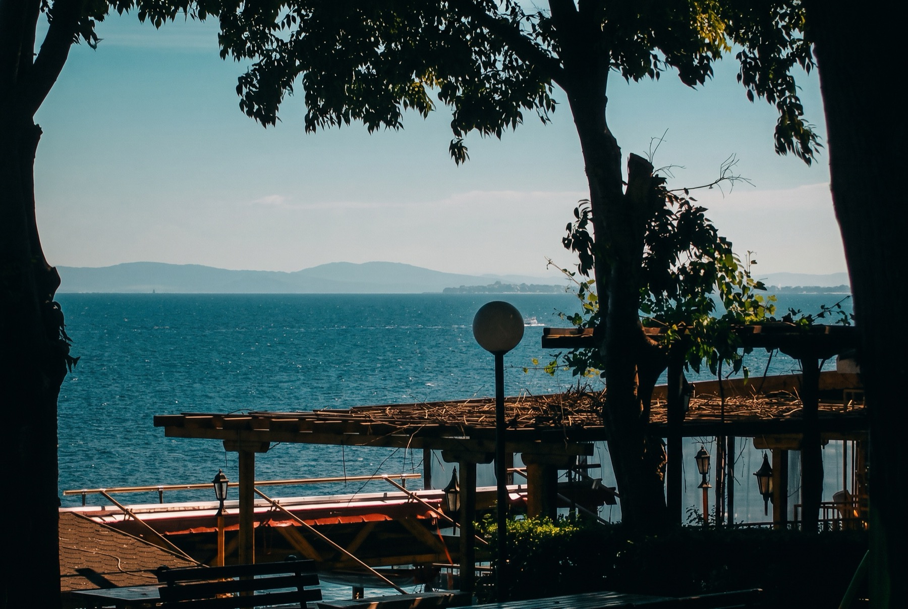 Nesebar, Bulharsko: 8 tipů, co vidět ve městě UNESCO + ceny a doprava 28 Restaurace s výhledem na moře ve starém Nesebaru