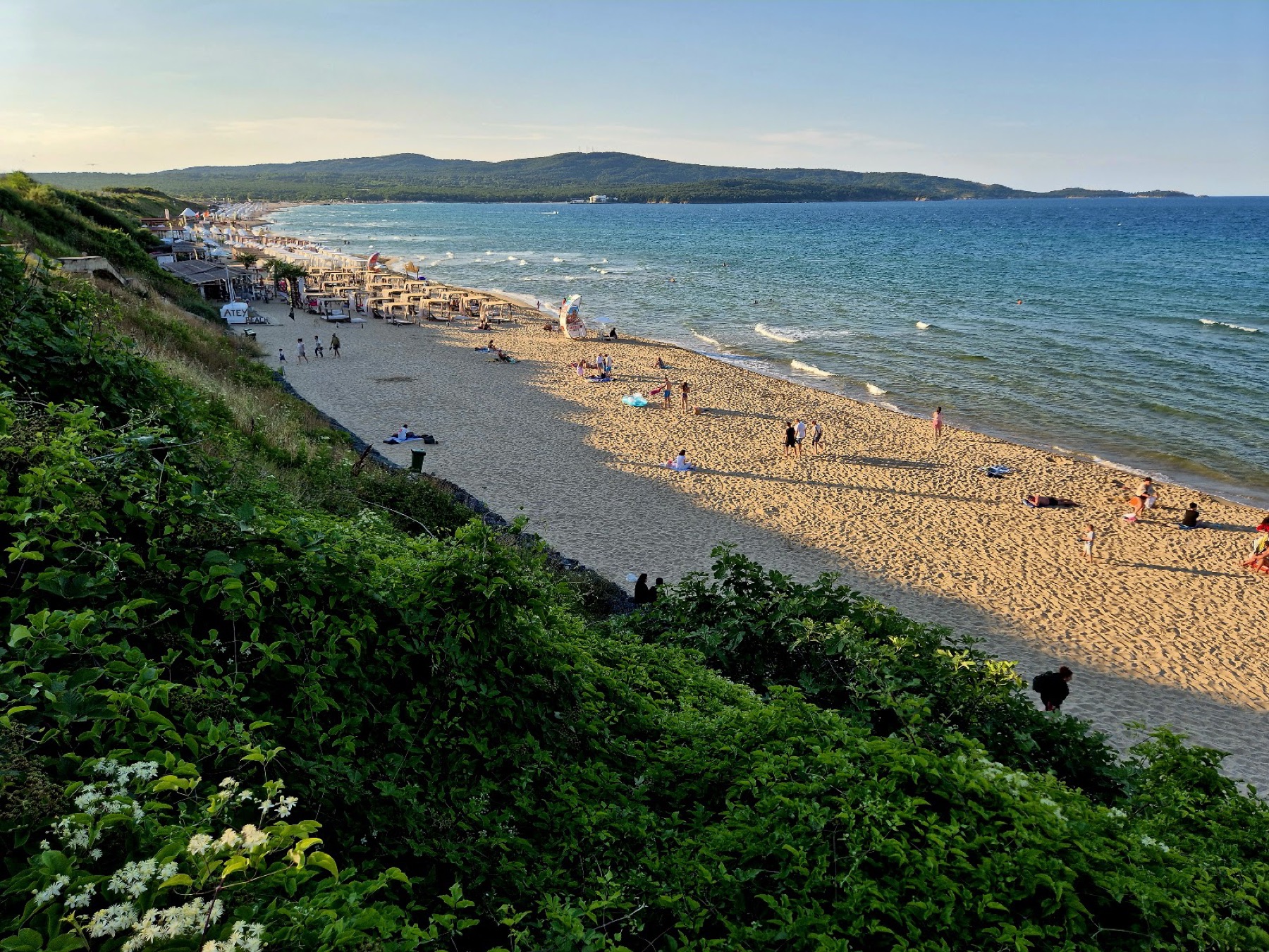Primorsko e la costa sud della Bulgaria: 18 consigli su cosa vedere e dove fare il bagno 2026 7 Spiaggia Nord di Primorsko vista dall'alto