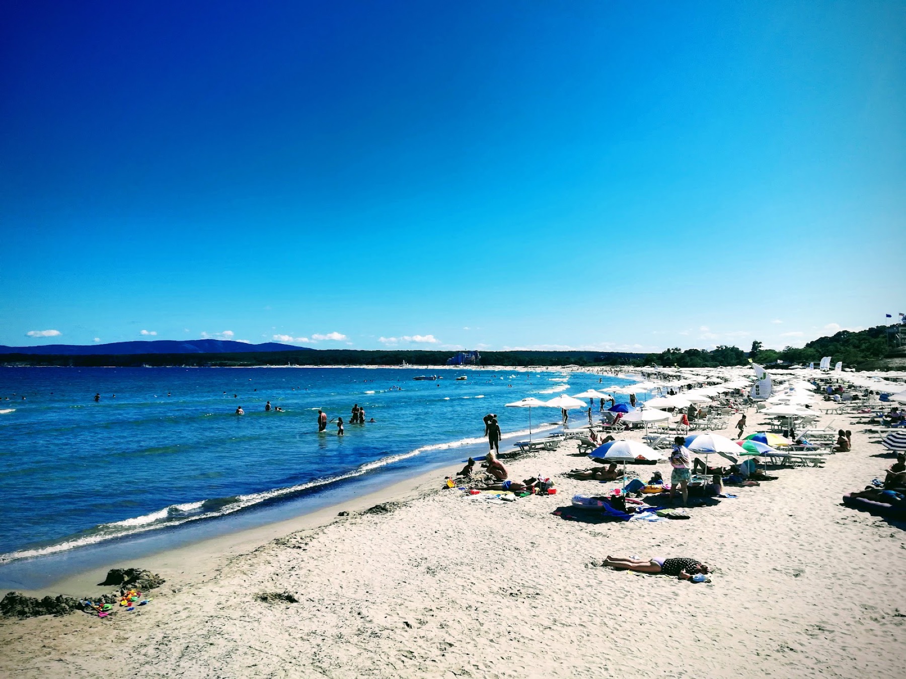 Primorsko e la costa sud della Bulgaria: 18 consigli su cosa vedere e dove fare il bagno 2026 8 Spiaggia Sud di Primorsko con acqua turchese