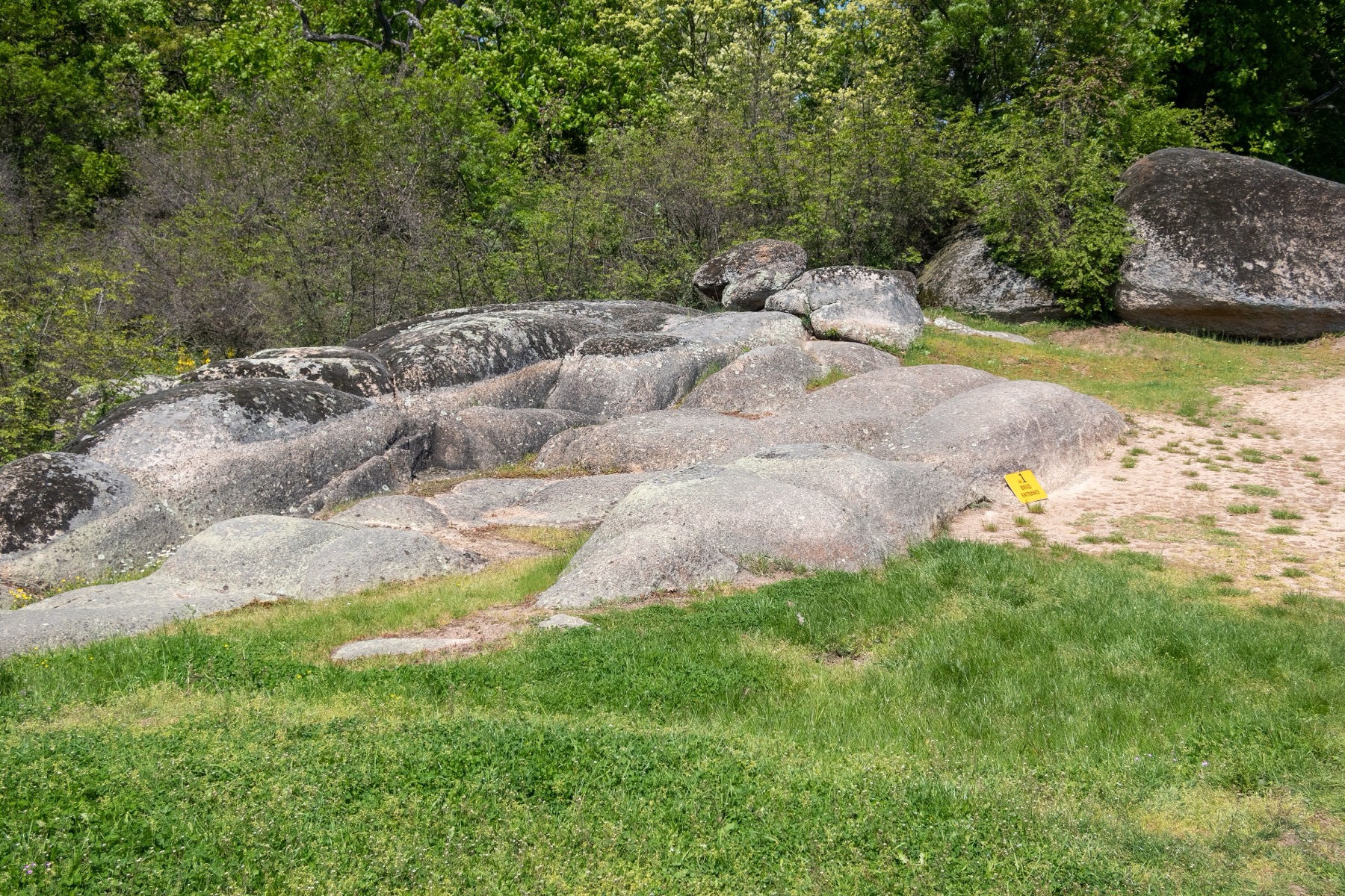 Primorsko e la costa sud della Bulgaria: 18 consigli su cosa vedere e dove fare il bagno 2026 9 Blocchi di roccia del santuario megalitico di Beglik Tash