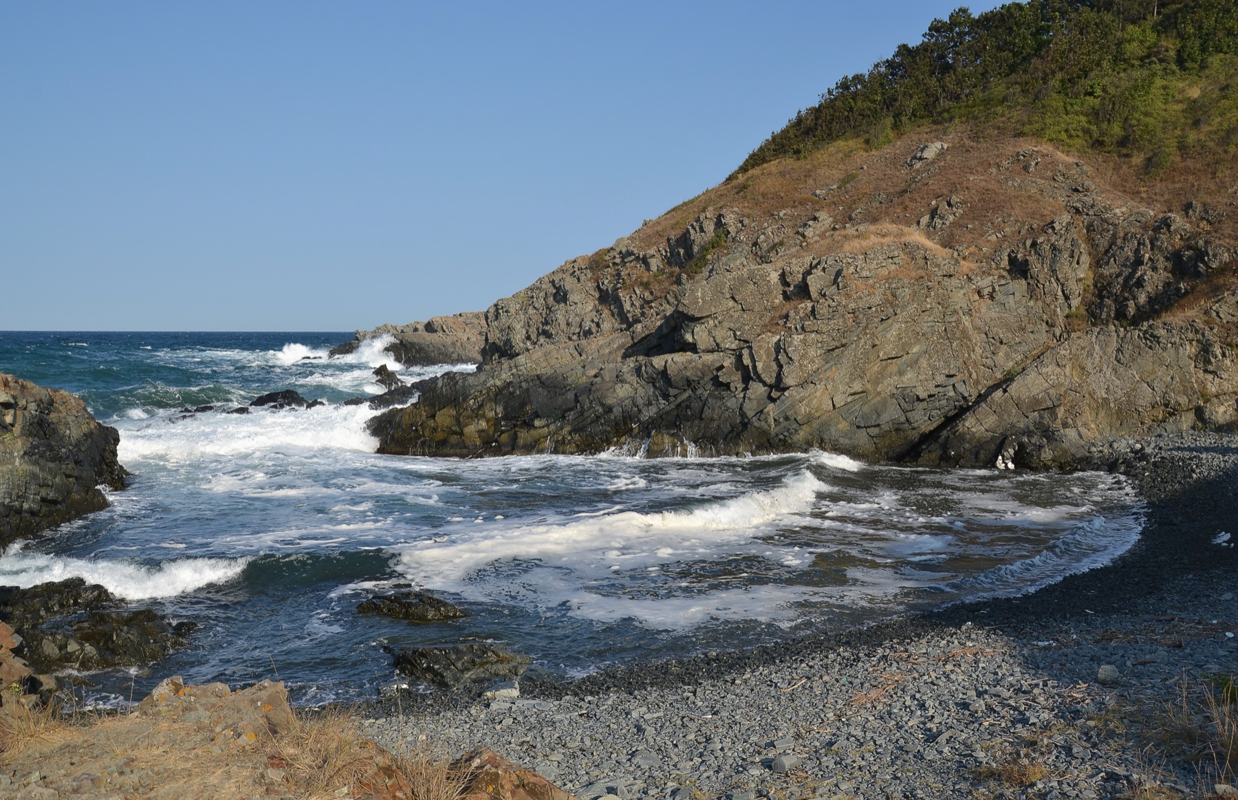 Primorsko e la costa sud della Bulgaria: 18 consigli su cosa vedere e dove fare il bagno 2026 23 Costa rocciosa sulla spiaggia di Silistar