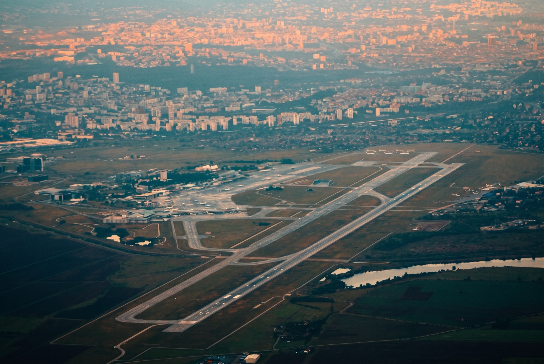 Sofía, Bulgaria 2026: 18 consejos, qué ver + precios y transporte 3 Aeropuerto de Sofía, desde donde sale el metro M4 directamente al centro