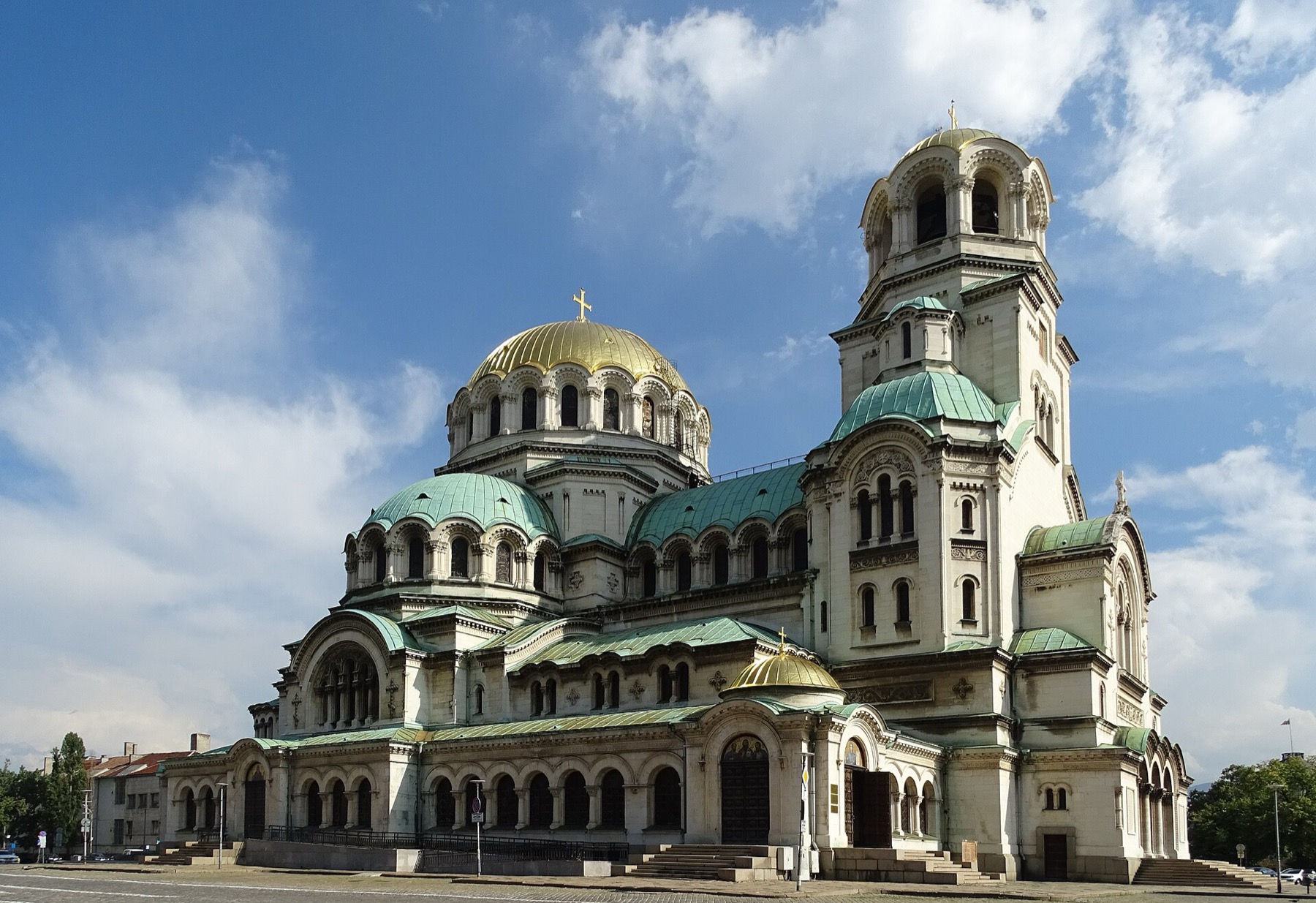 Sofía, Bulgaria 2026: 18 consejos, qué ver + precios y transporte 5 Catedral-monumento de Alexander Nevski con cúpulas doradas