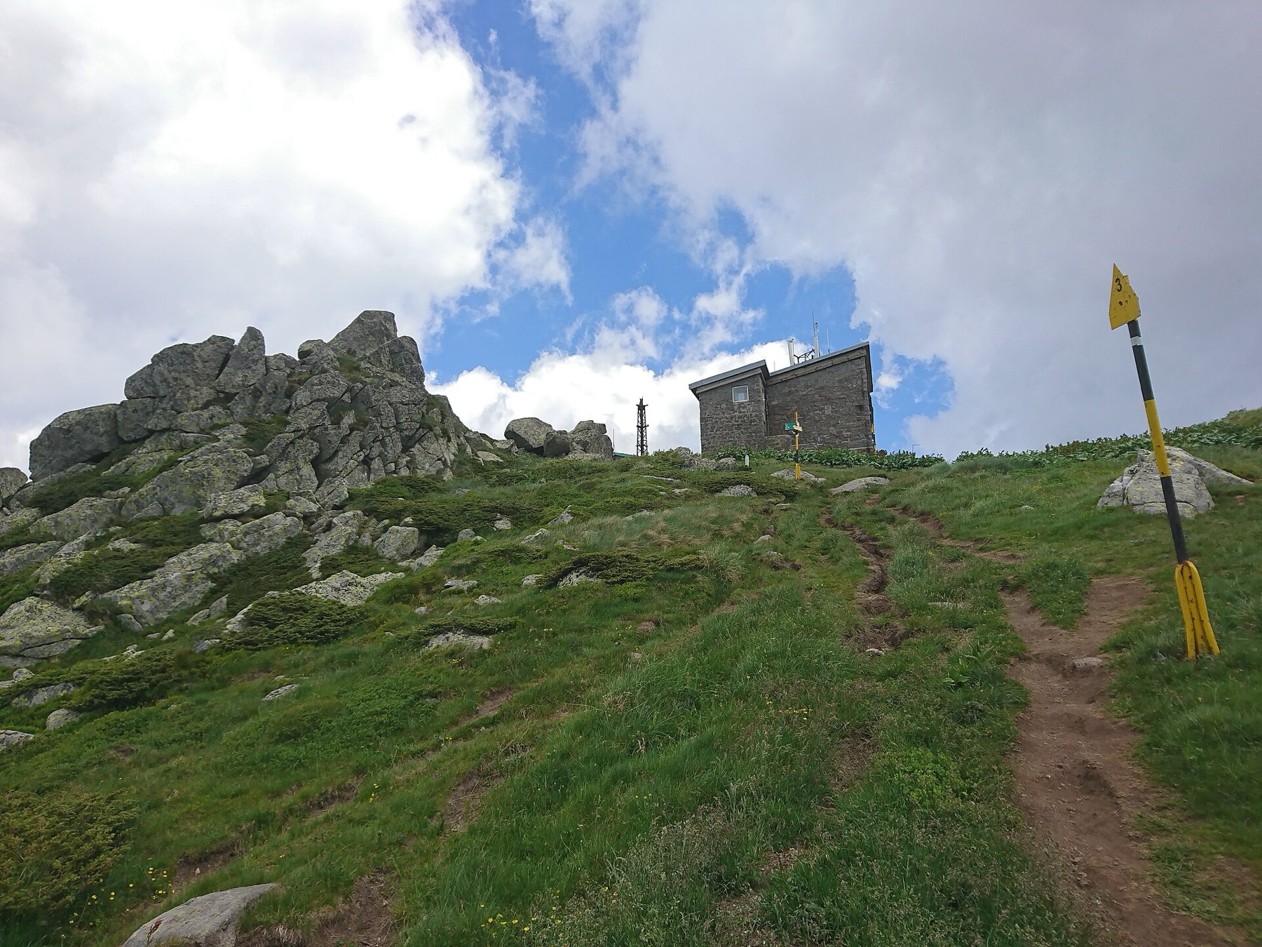 Sofía, Bulgaria 2026: 18 consejos, qué ver + precios y transporte 21 Crestas de Vitosha sobre Sofía