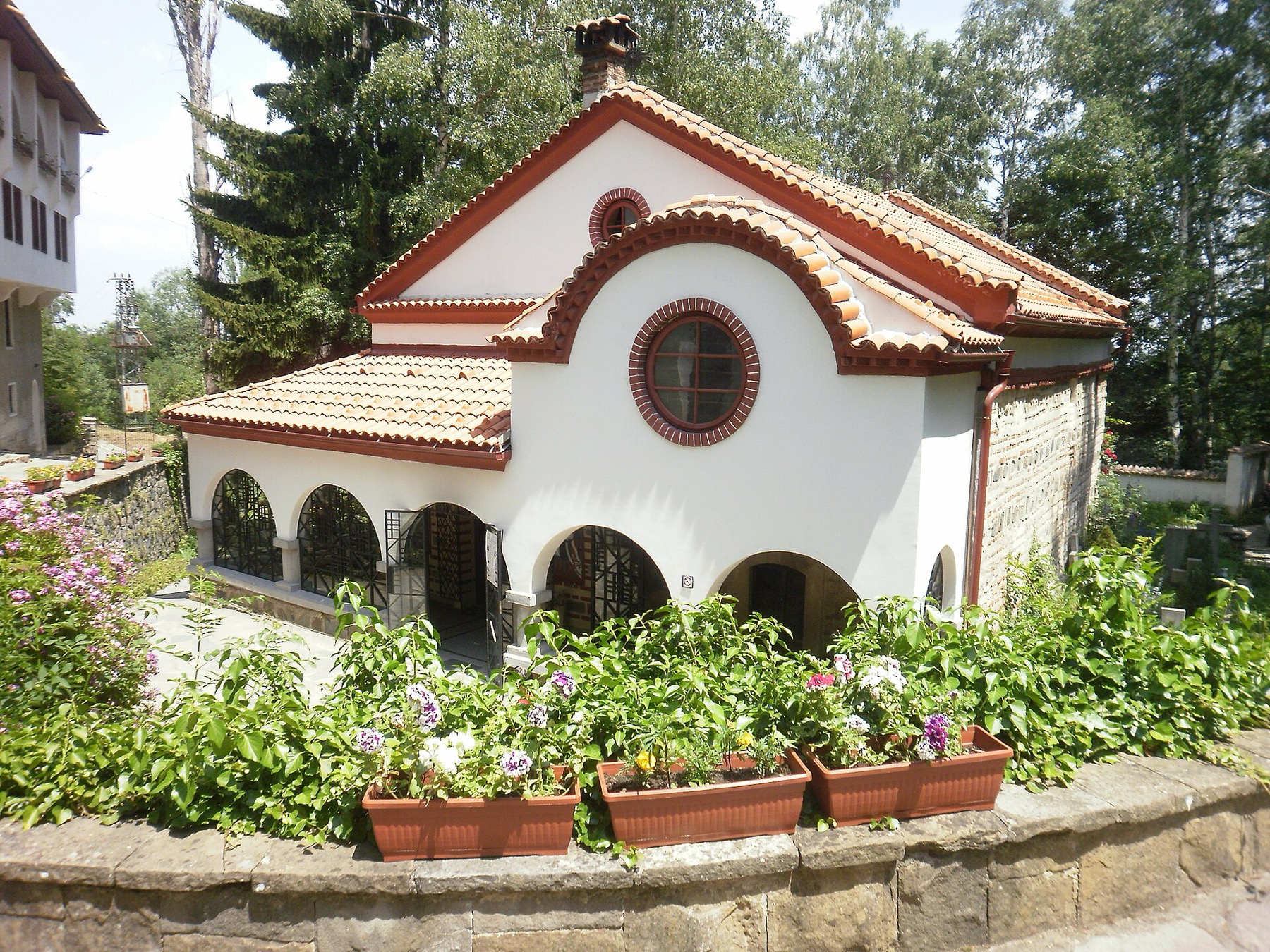 Sofía, Bulgaria 2026: 18 consejos, qué ver + precios y transporte 24 Monasterio de Dragalevtsi en la ladera de Vitosha
