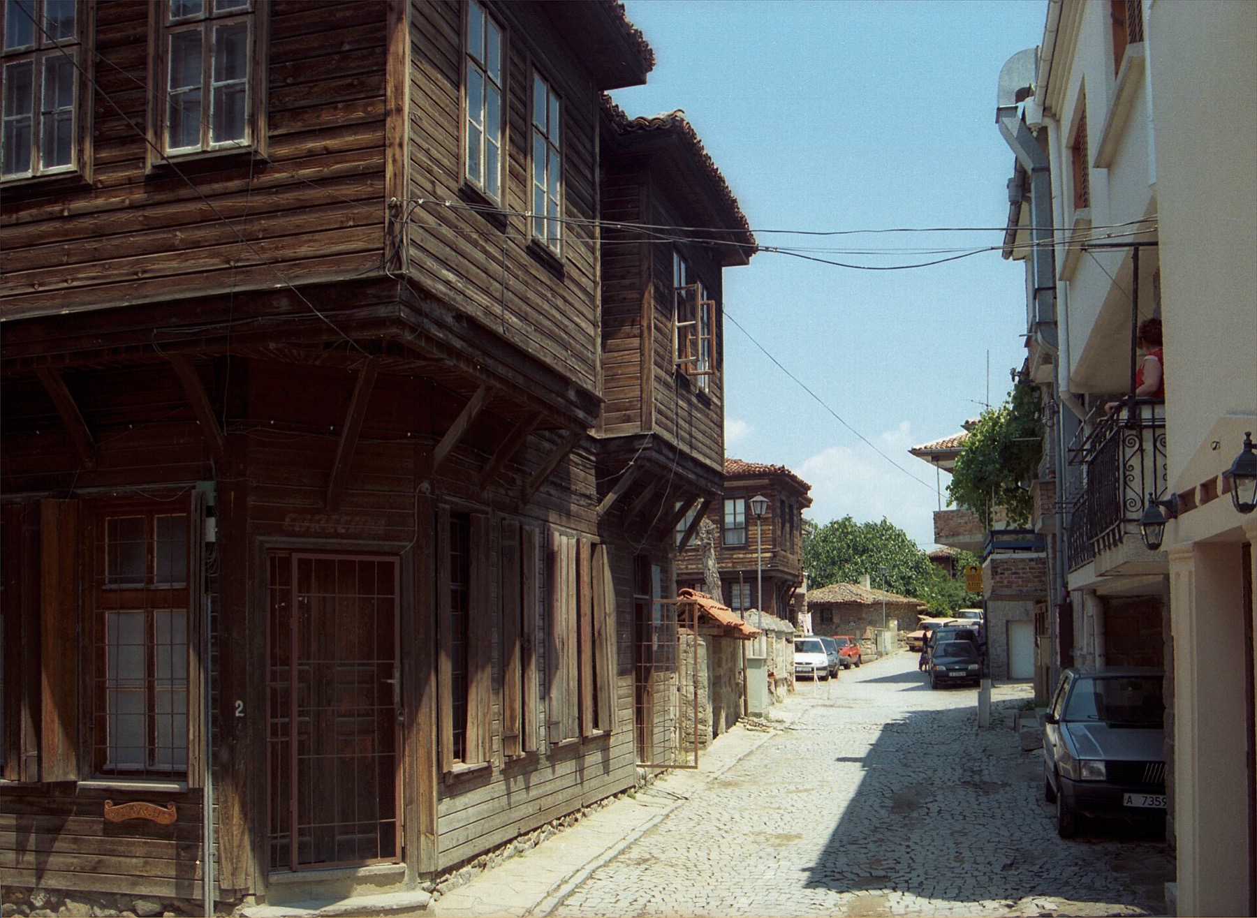 Sozopol, Bulgarien: 15 Tipps, was du in der ältesten Stadt am Meer sehen solltest + Preise 4 Gepflasterte Gasse zwischen Holzhäusern der Altstadt von Sozopol