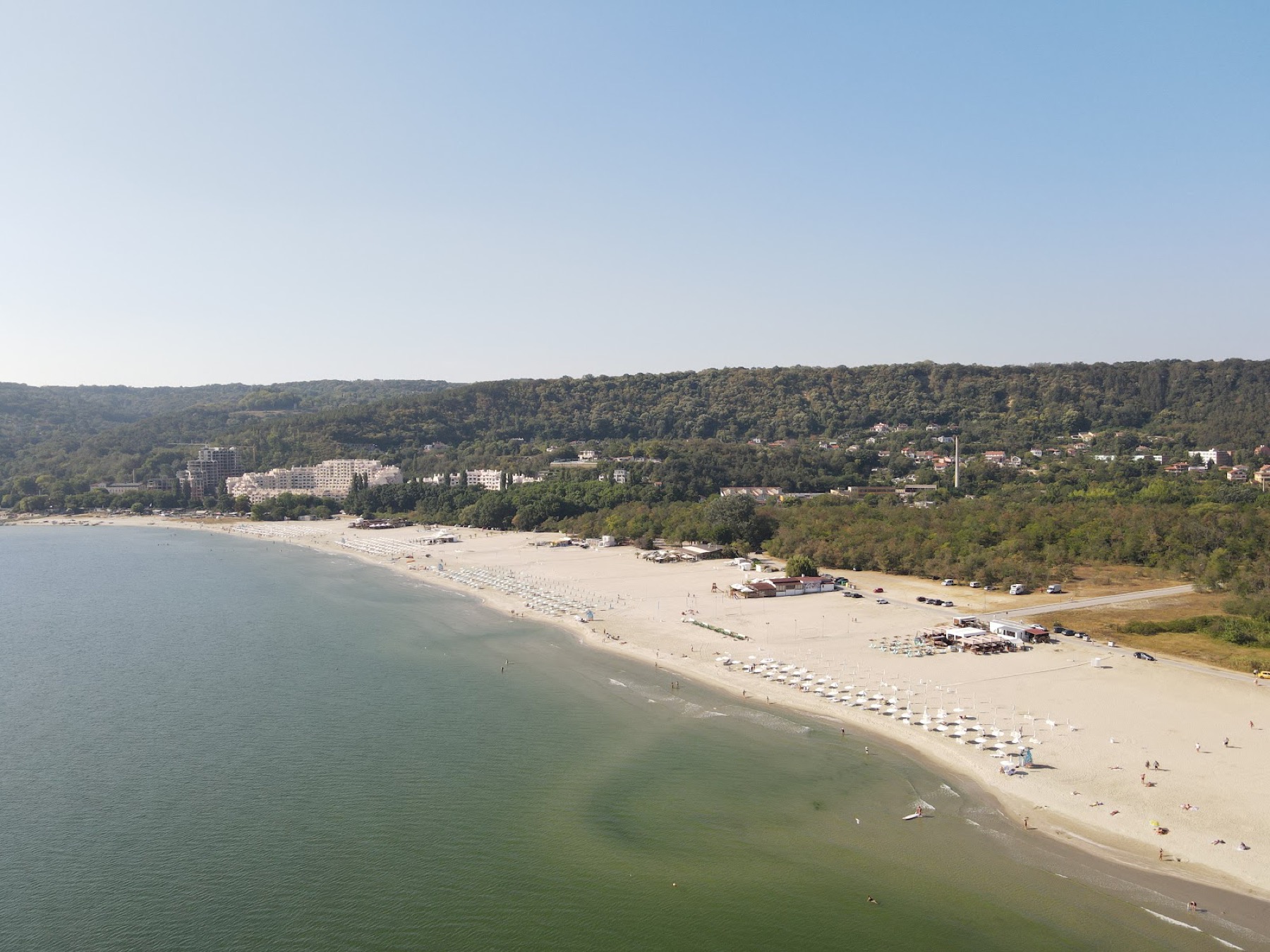 Varna, Bulgaria: 20 cosas que ver y hacer en la metrópoli del mar Negro 2026 22 Amplia playa de arena en el barrio de Asparuhovo de Varna