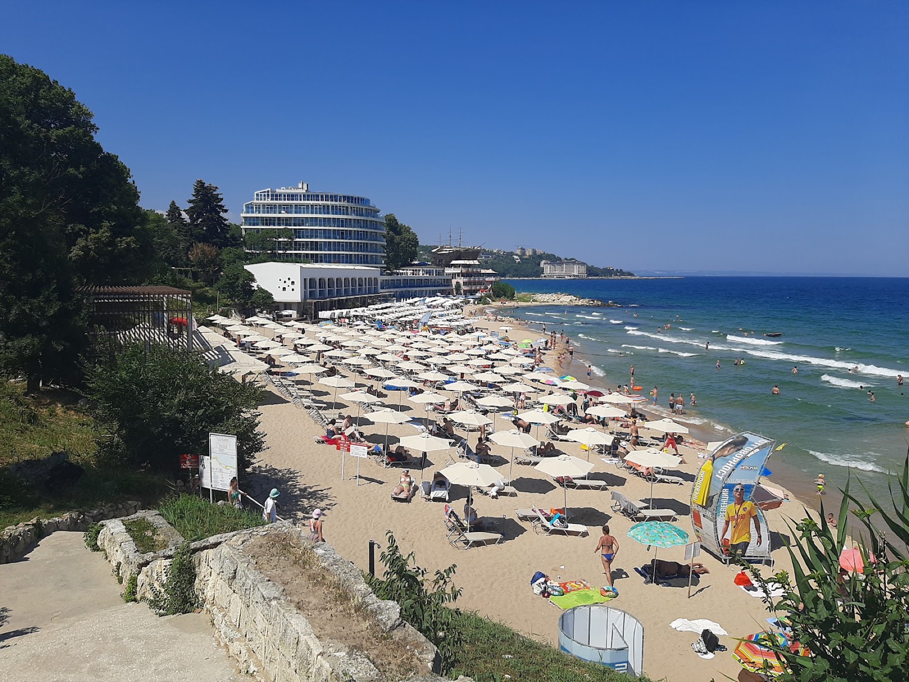 Varna, Bulgaria: 20 cosas que ver y hacer en la metrópoli del mar Negro 2026 23 Playa y hoteles del balneario de San Constantino y Elena junto a Varna