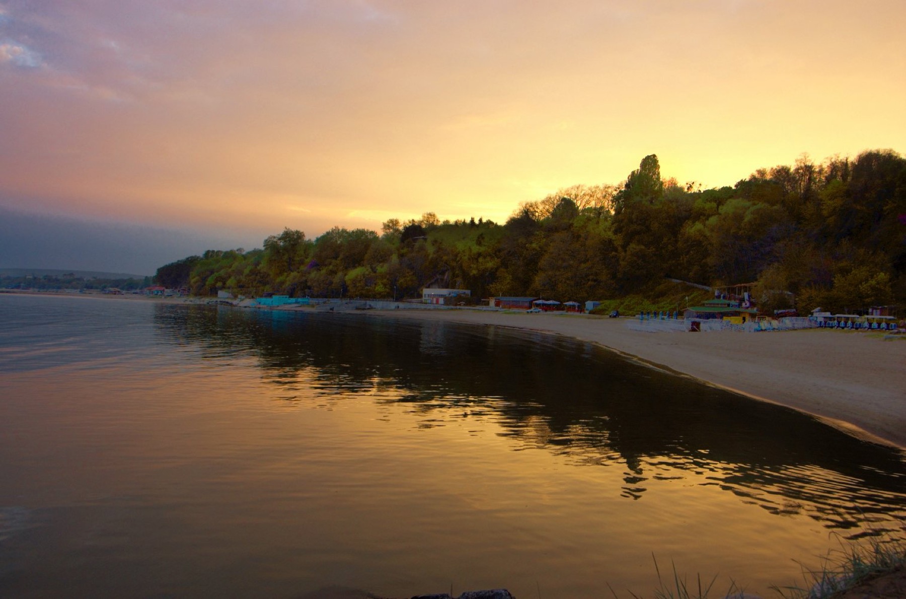 Varna, Bulgaria: 20 cosas que ver y hacer en la metrópoli del mar Negro 2026 31 Puesta de sol sobre las playas de Varna