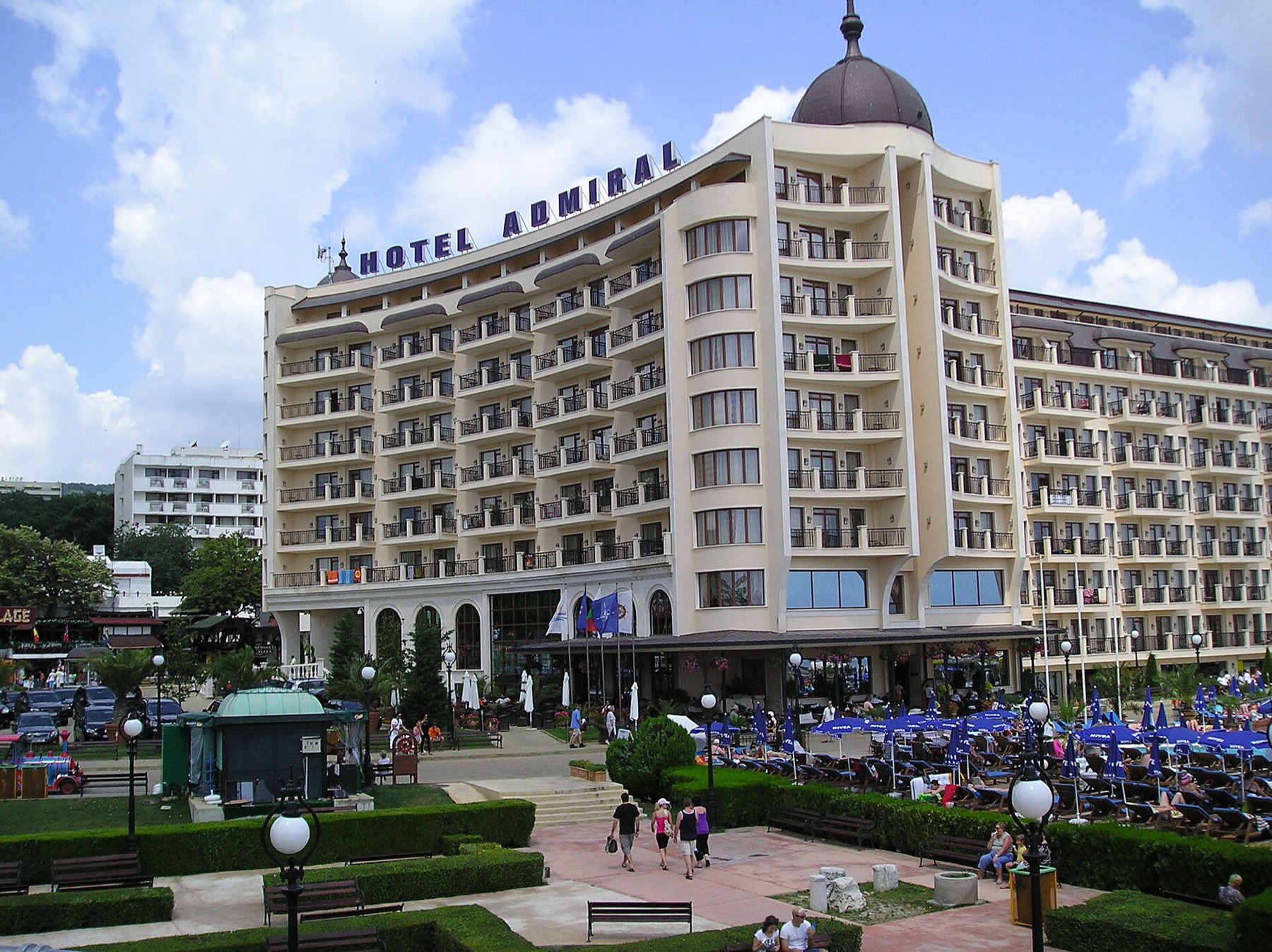 Golden Sands, Bulgaria in 2026: 15 Tips on What to See, Beaches and Costs 3 Golden Sands hotels built on the slope above the sea