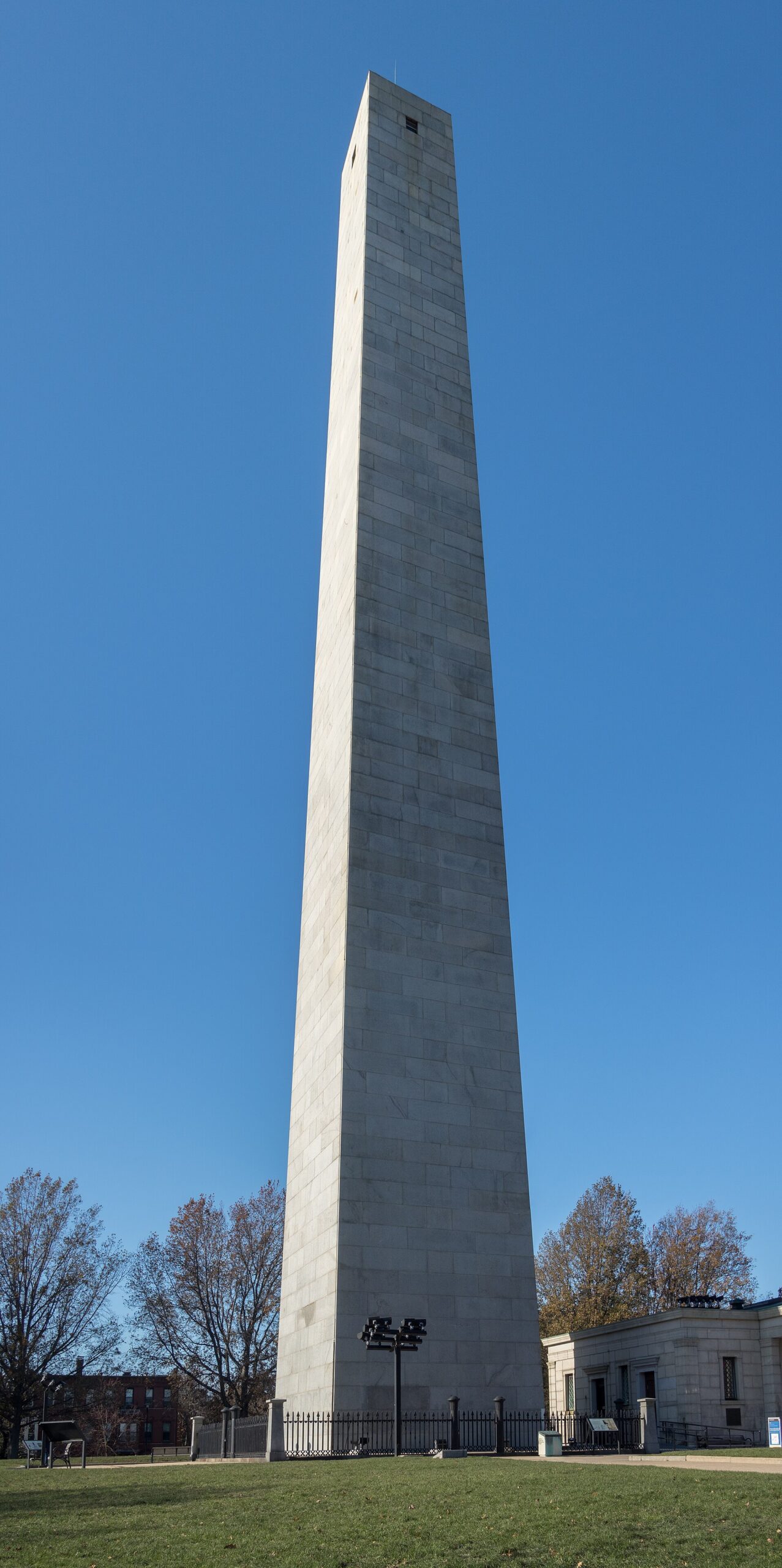 Boston, USA: 22 Things to See and Do + Freedom Trail 10 The Bunker Hill Monument obelisk