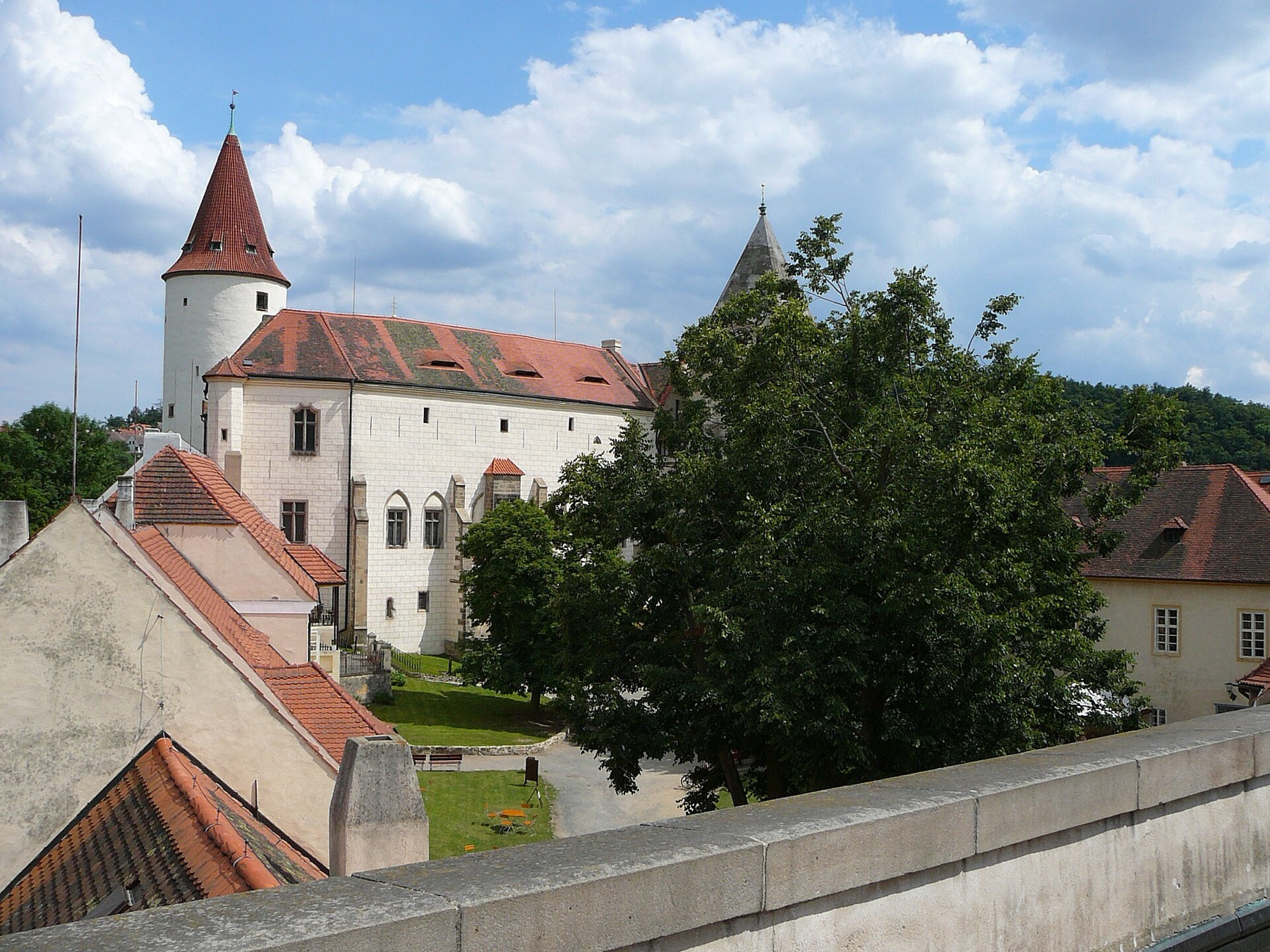 Křivoklát: prohlídky, vstupné a 12 věcí, které vědět 4 Příjezd k hradu Křivoklát