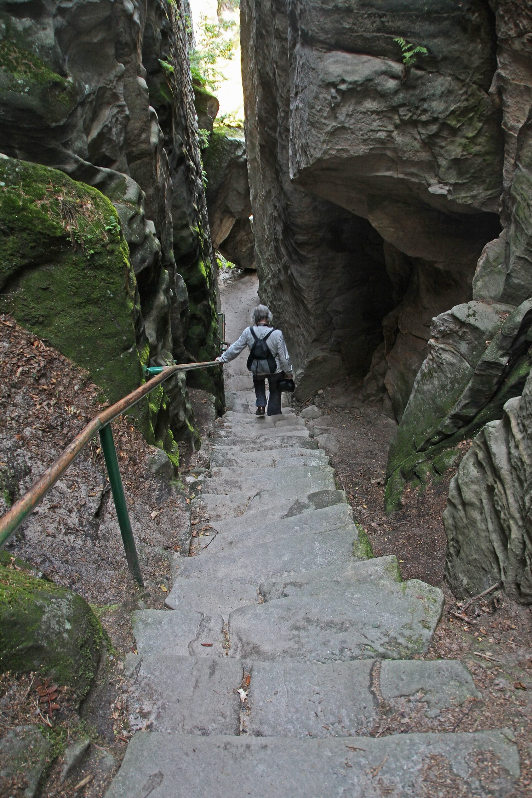 Rocas de Prachov: circuitos, entradas y 12 consejos 2026 7 Descanso entre las torres de arenisca