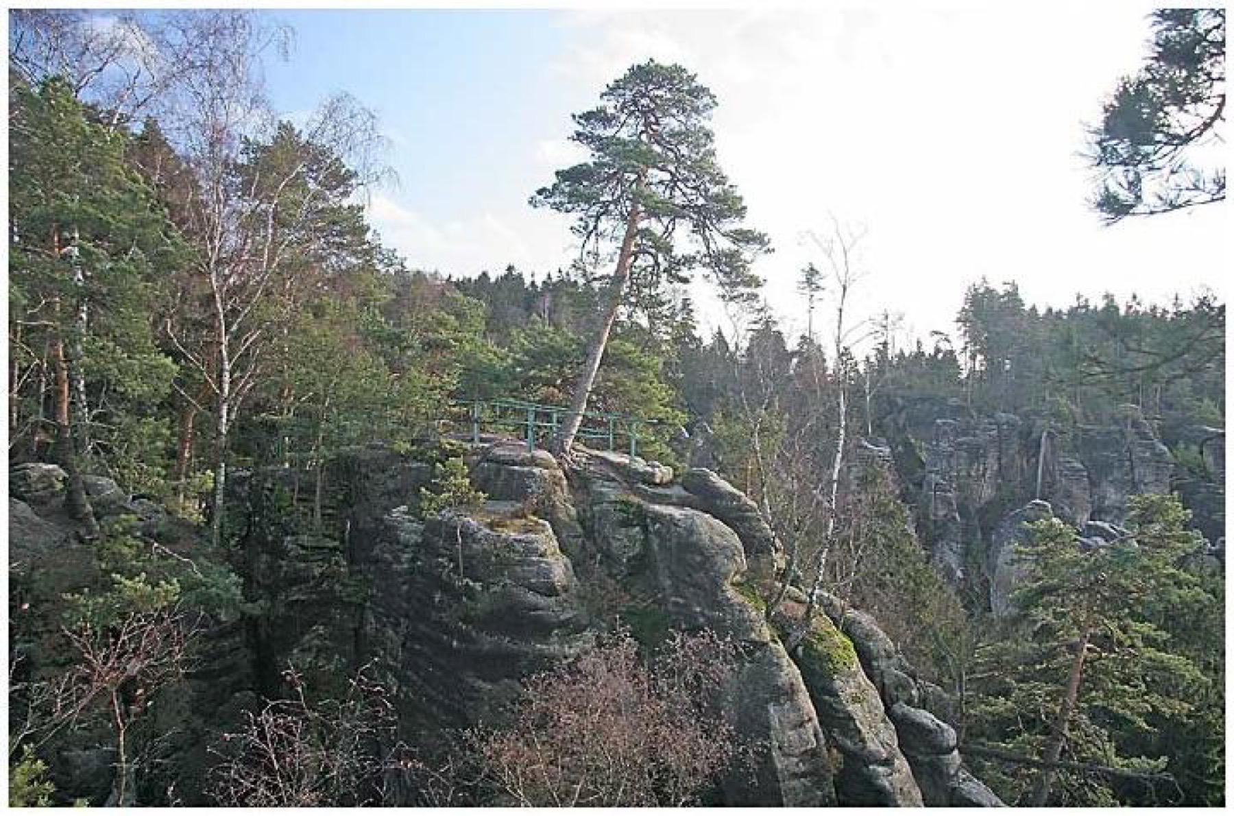 Rocas de Prachov: circuitos, entradas y 12 consejos 2026 17 Mirador de Schlik sobre la ciudad rocosa