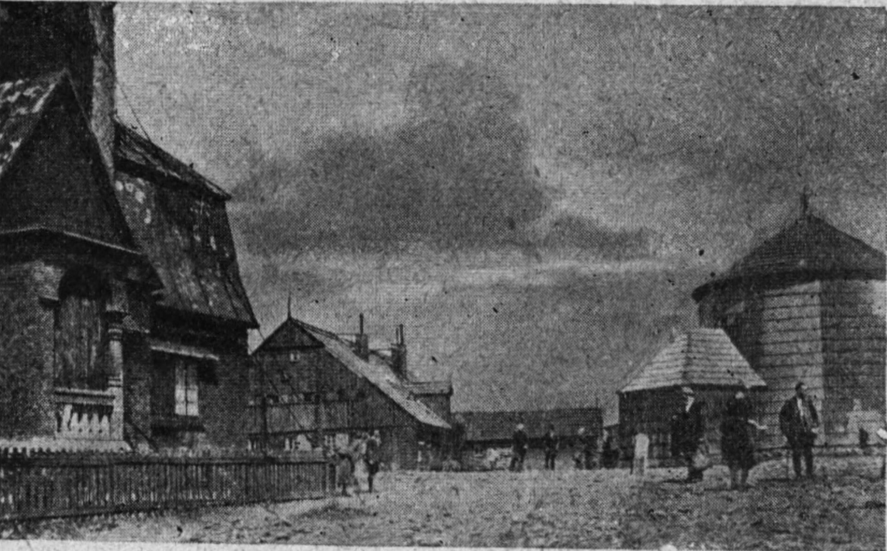 Sněžka: výstup, lanovka a ceny + 12 věcí, které vědět 14 Historický snímek vrcholu Sněžky s Českou boudou
