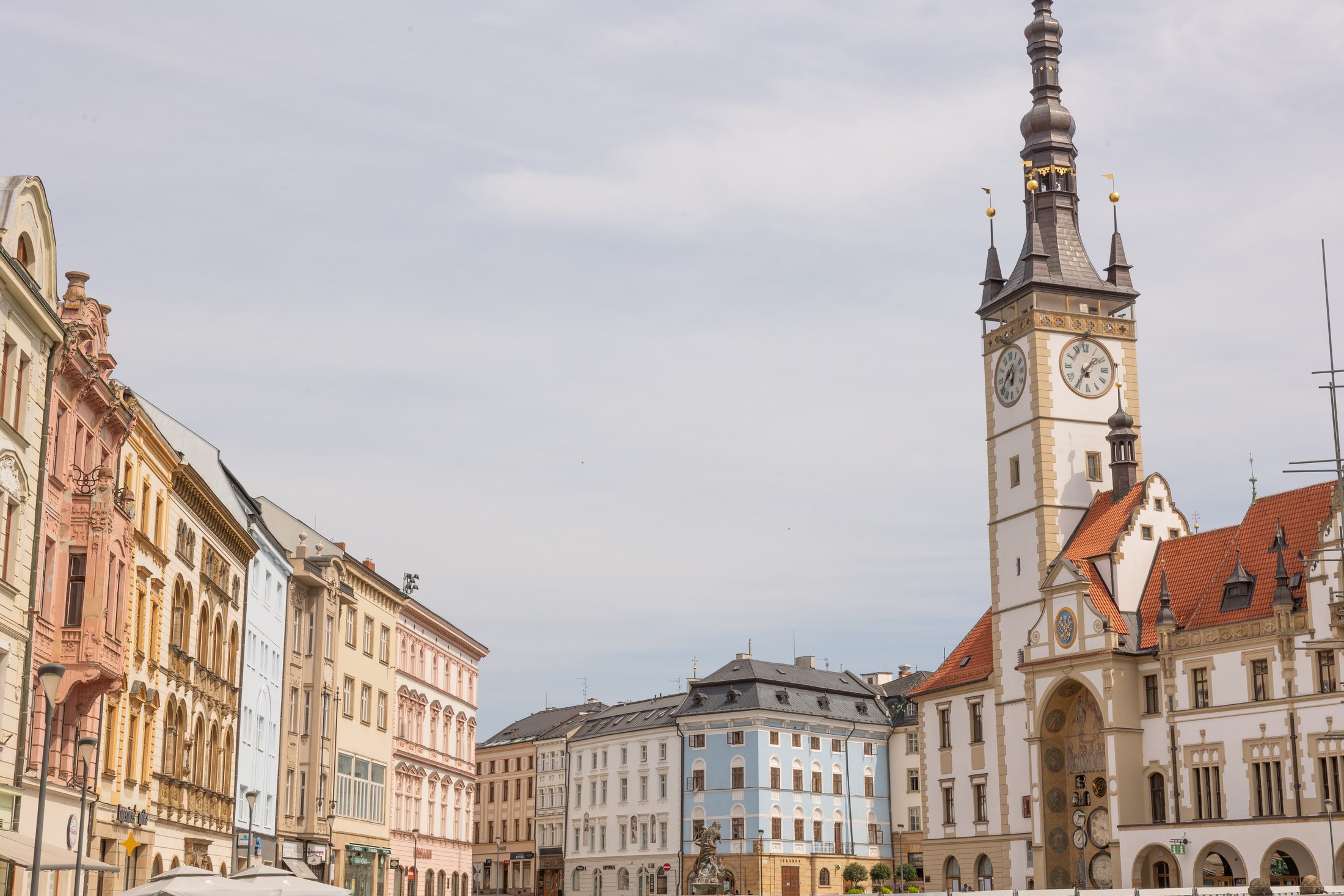 Olomouc i Tjeckien: 14 tips på vad du inte får missa 2026 2 Panorama över Övre torget i Olomouc med rådhustornet