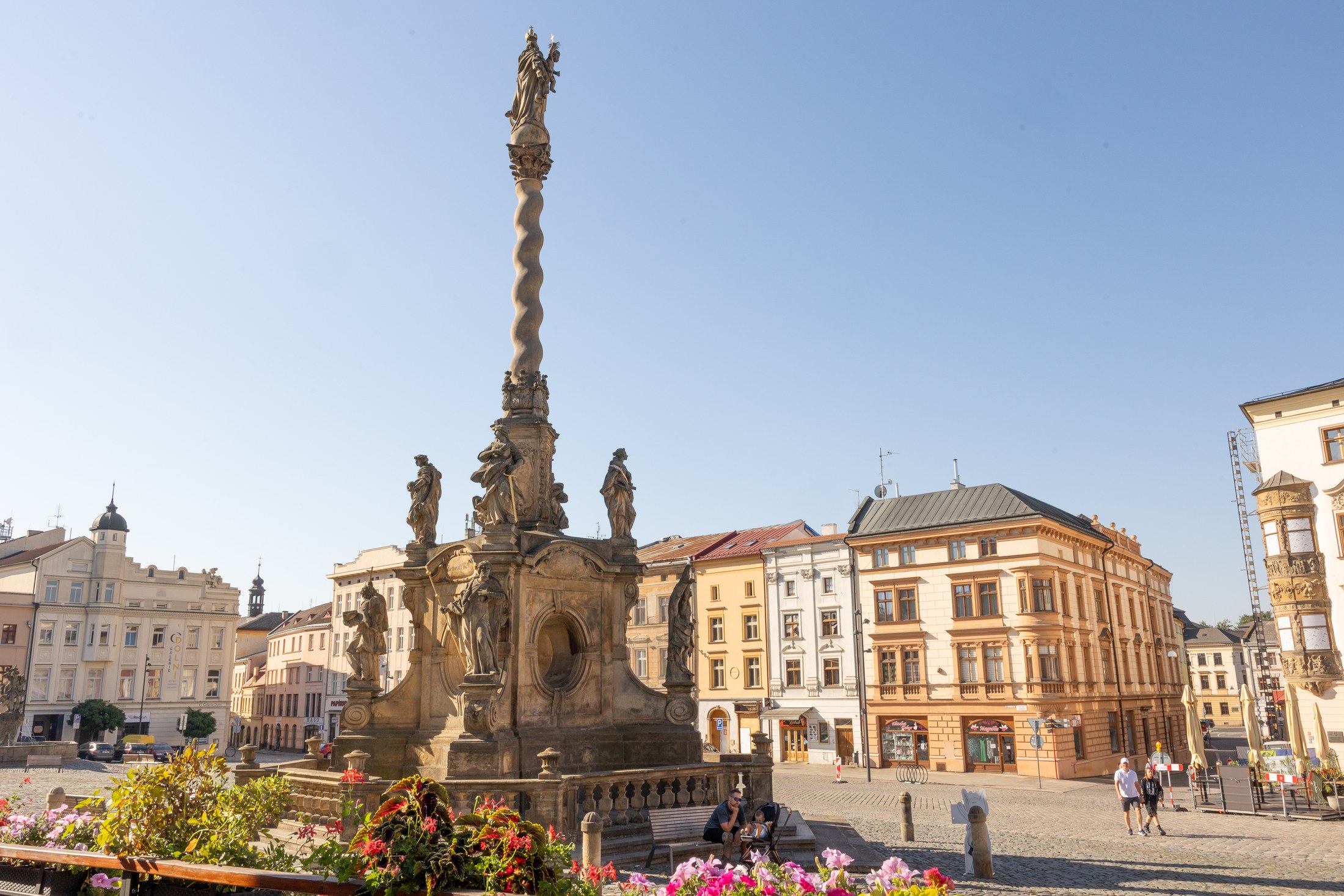 Olomouc i Tjeckien: 14 tips på vad du inte får missa 2026 9 Mariapelaren och fontänen på Nedre torget i Olomouc