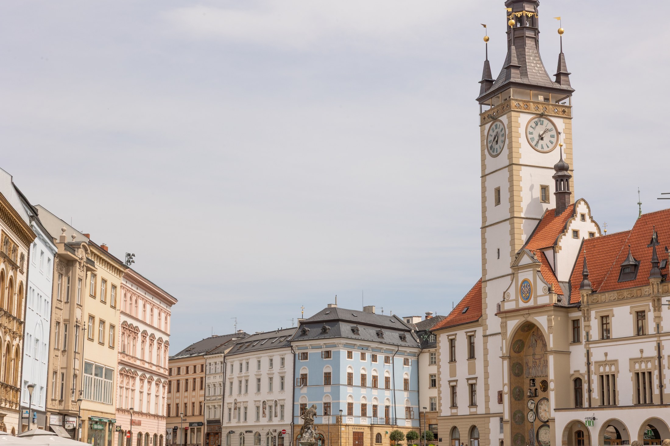 Olomouc i Tjeckien: 14 tips på vad du inte får missa 2026 8 Rådhustornet och husen på Övre torget i Olomouc