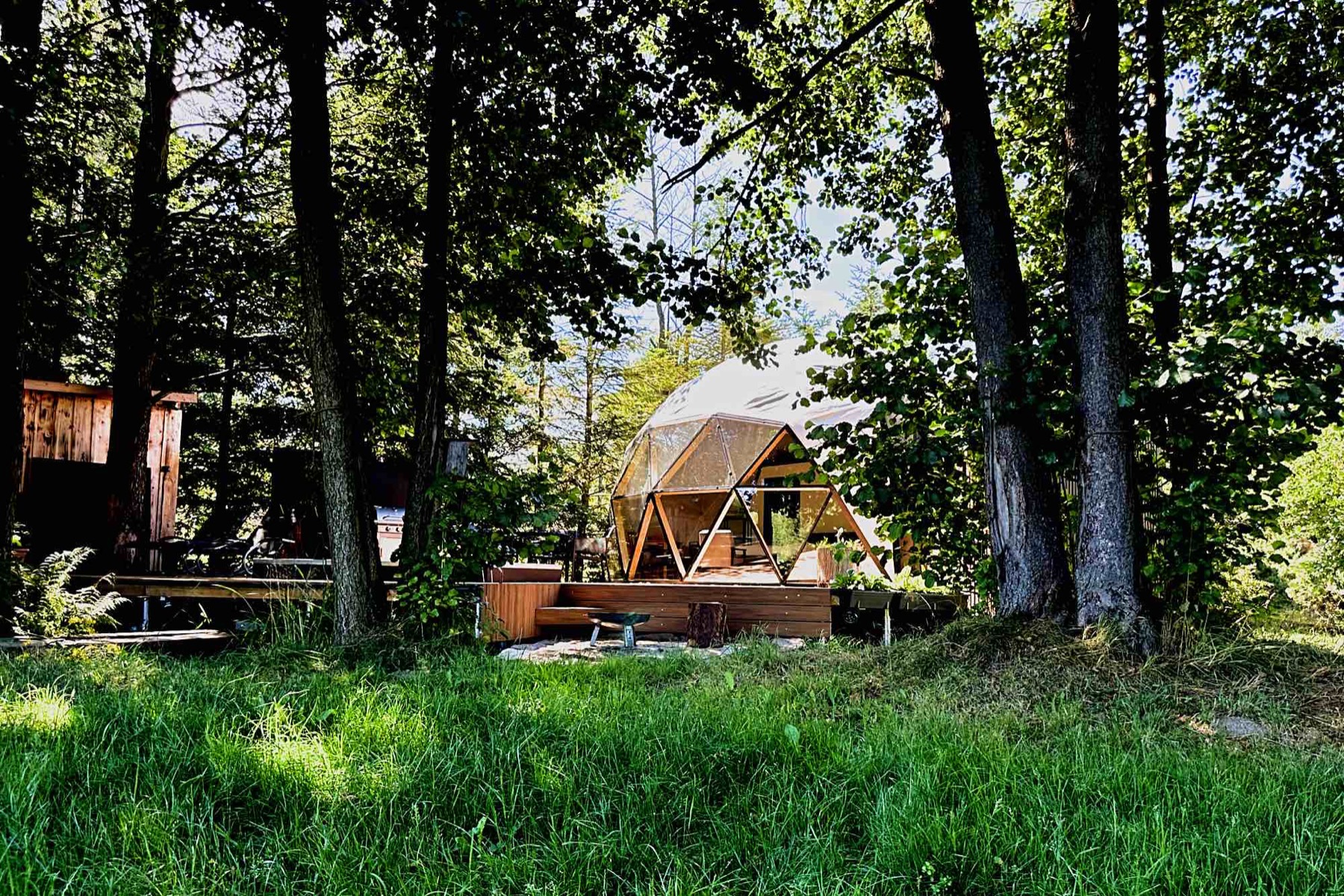 Alojamientos únicos del mundo: 35 lugares para tu bucket list en 2026 67 Tienda de lujo de Colony Glamping en el bosque de Brdy