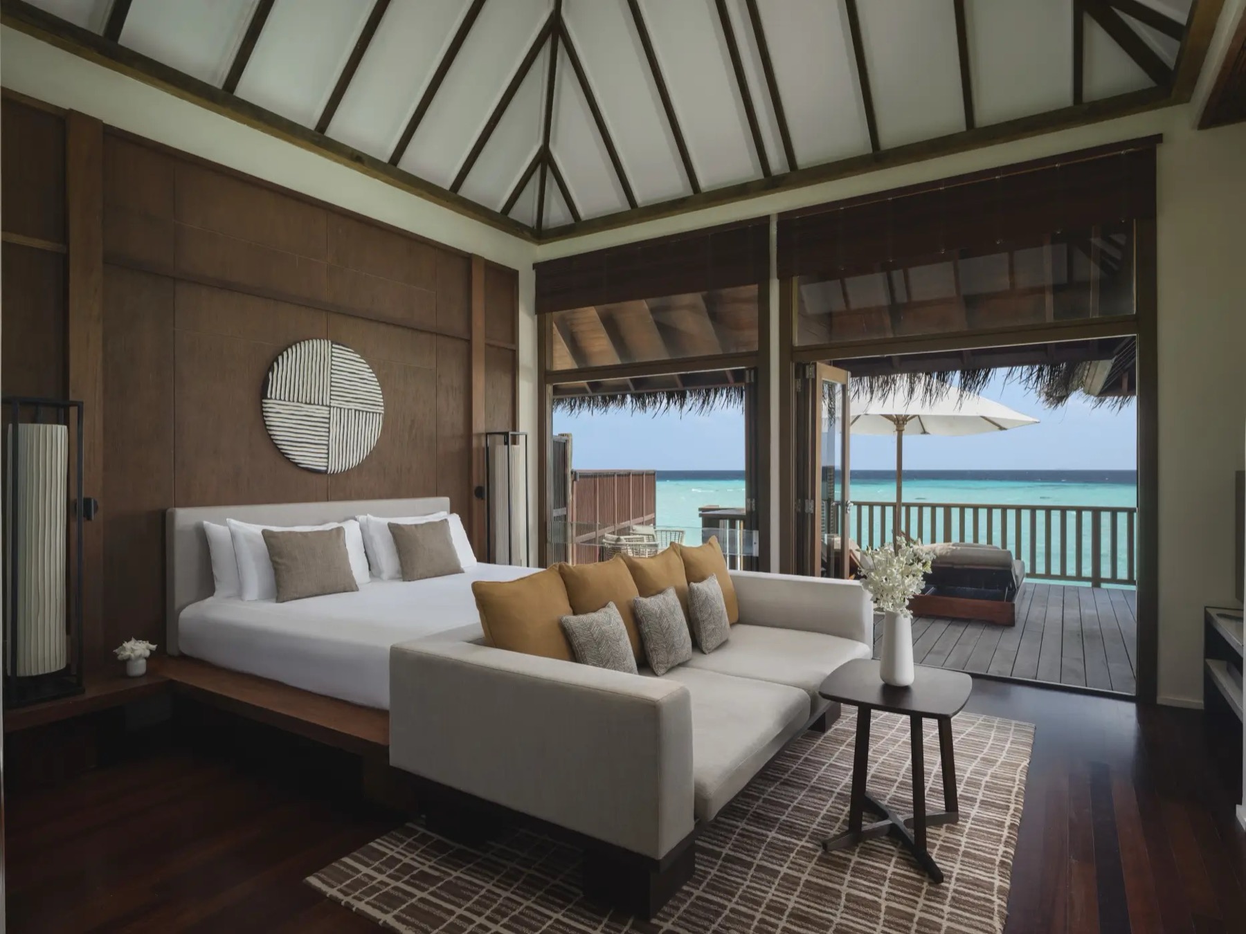 Alojamientos únicos del mundo: 35 lugares para tu bucket list en 2026 26 Villa sobre el agua en Conrad Maldives Rangali Island