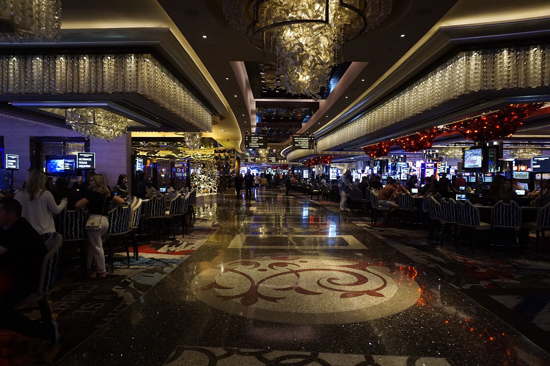 Las Vegas, USA: 29 tipp, mit láss a Stripen túl is 2026-ban 11 A The Cosmopolitan of Las Vegas hotel belseje