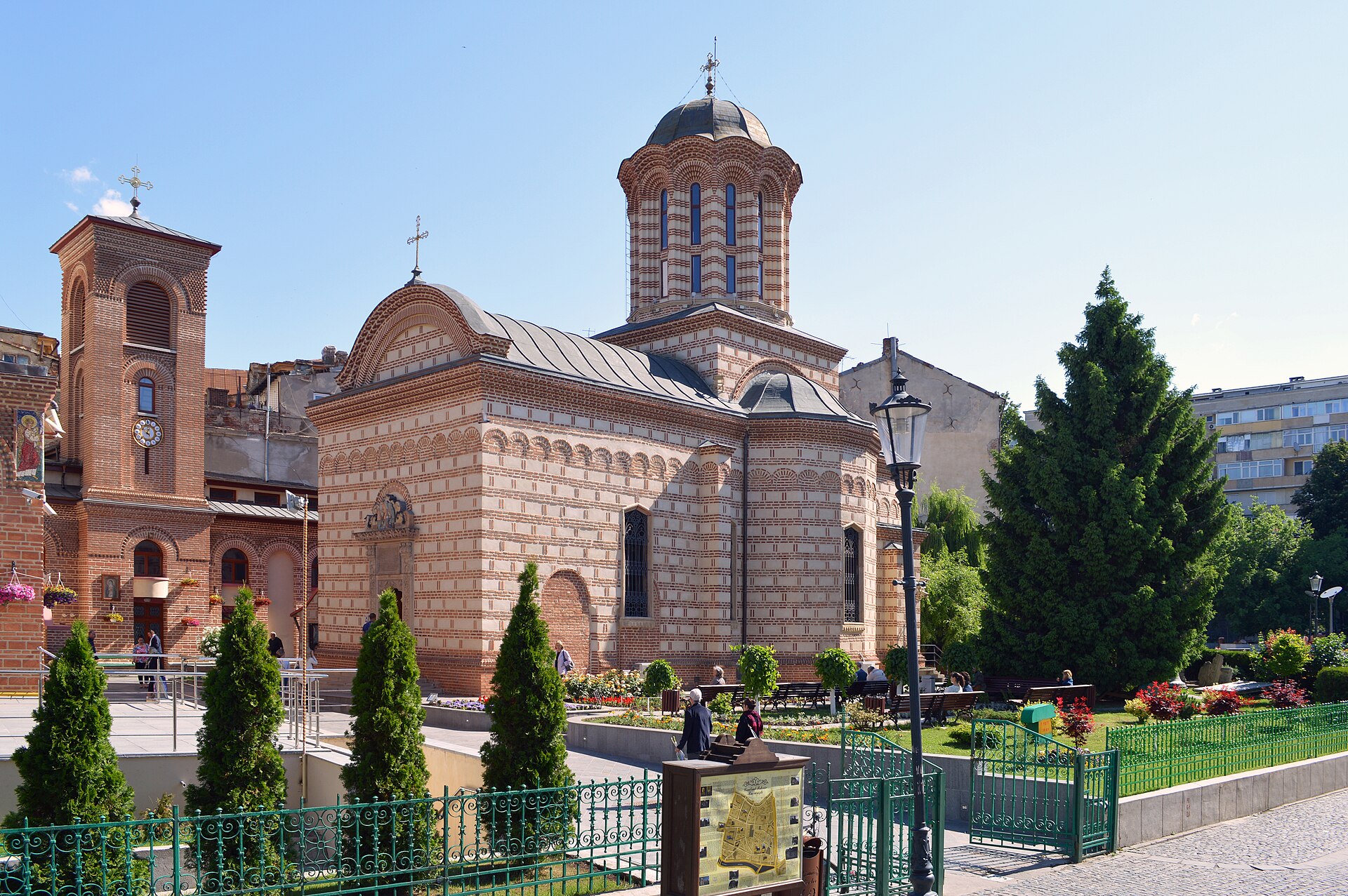 Bukarest, Rumänien: 20 Sehenswürdigkeiten & Ausflüge 2026 14 Kirche Curtea Veche und Überreste des Fürstenhofs