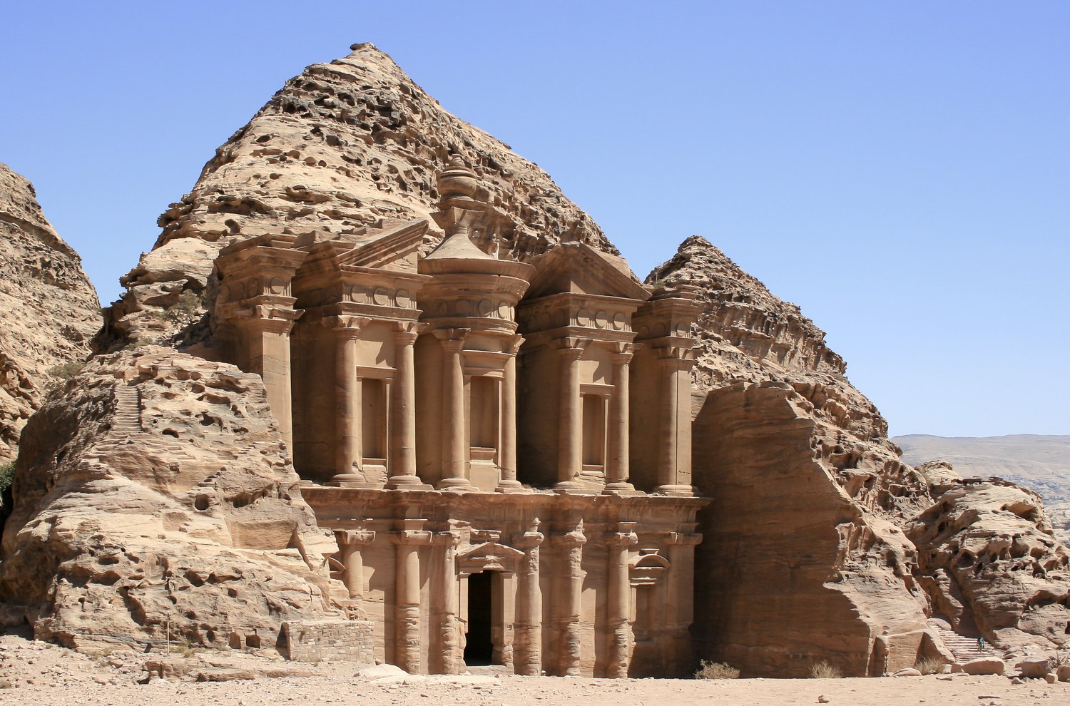 Loma Jordaniassa: 20 vinkkiä Petrasta Wadi Rumiin vuonna 2026 3 Ad-Deirin luostari Petrassa